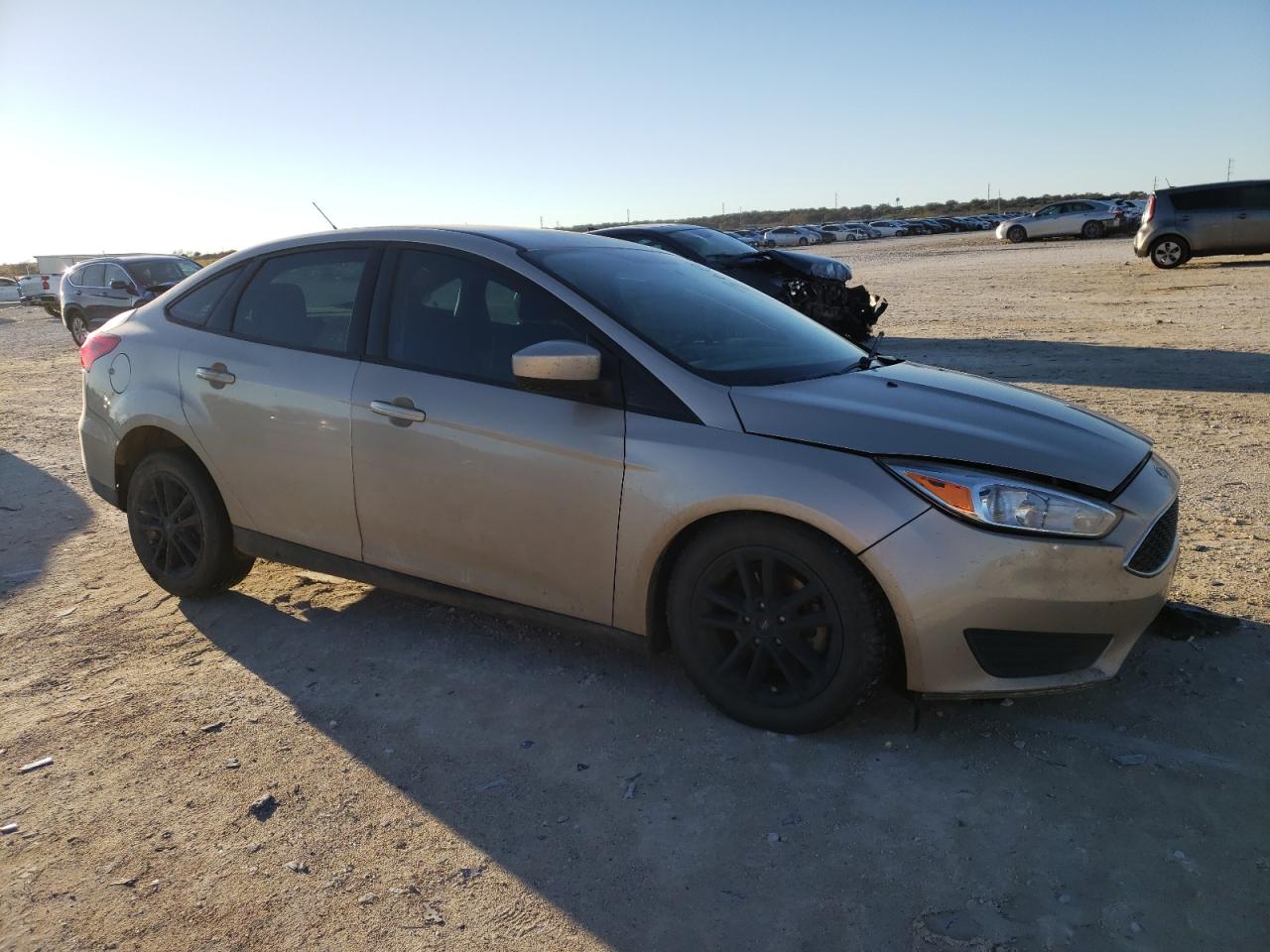 Photo 3 VIN: 1FADP3F26JL315933 - FORD FOCUS 