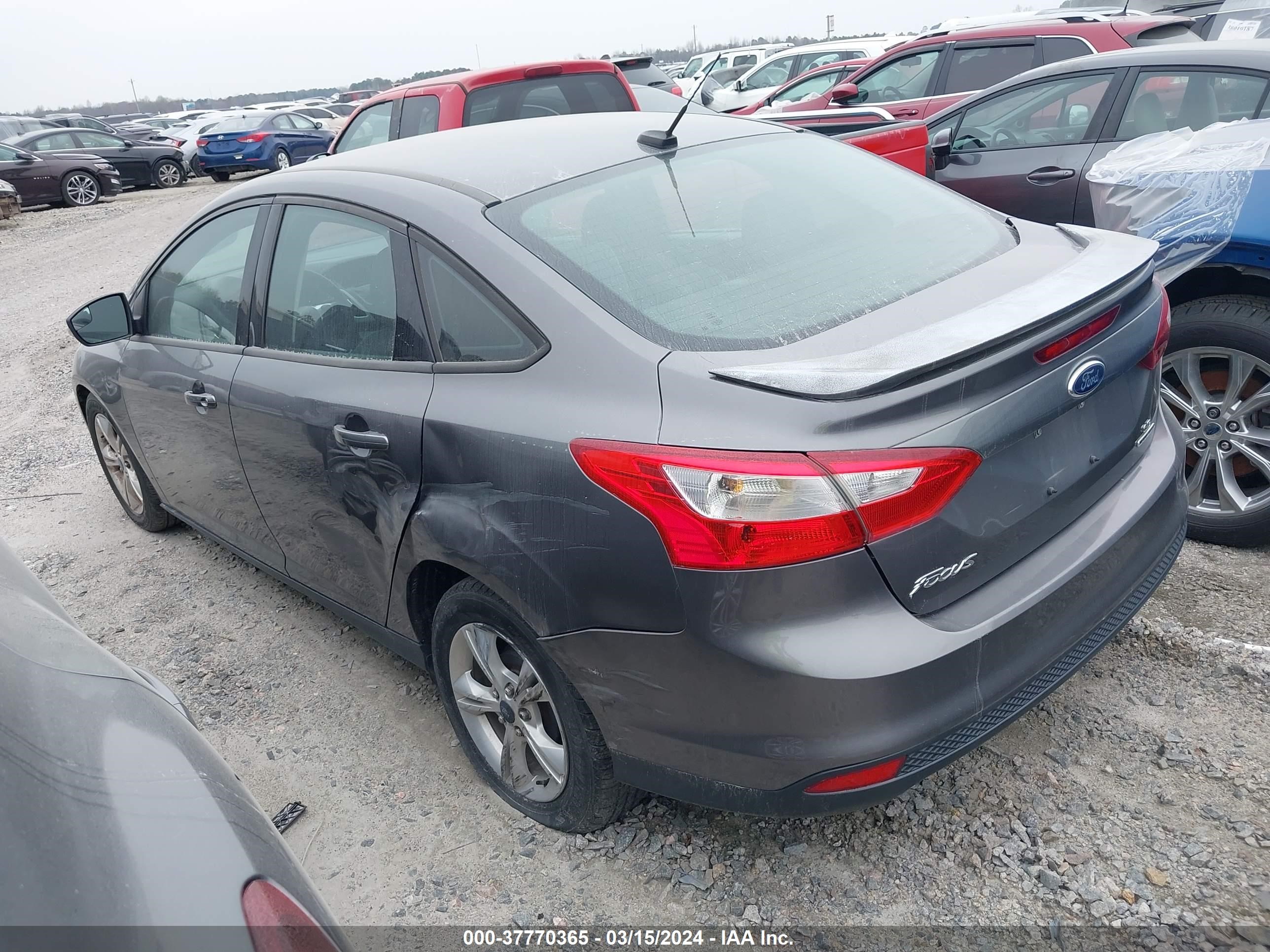 Photo 2 VIN: 1FADP3F27DL169756 - FORD FOCUS 