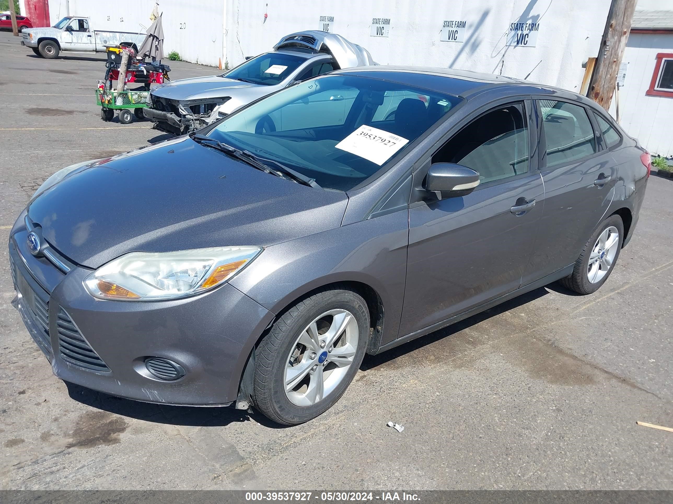 Photo 1 VIN: 1FADP3F27DL258095 - FORD FOCUS 