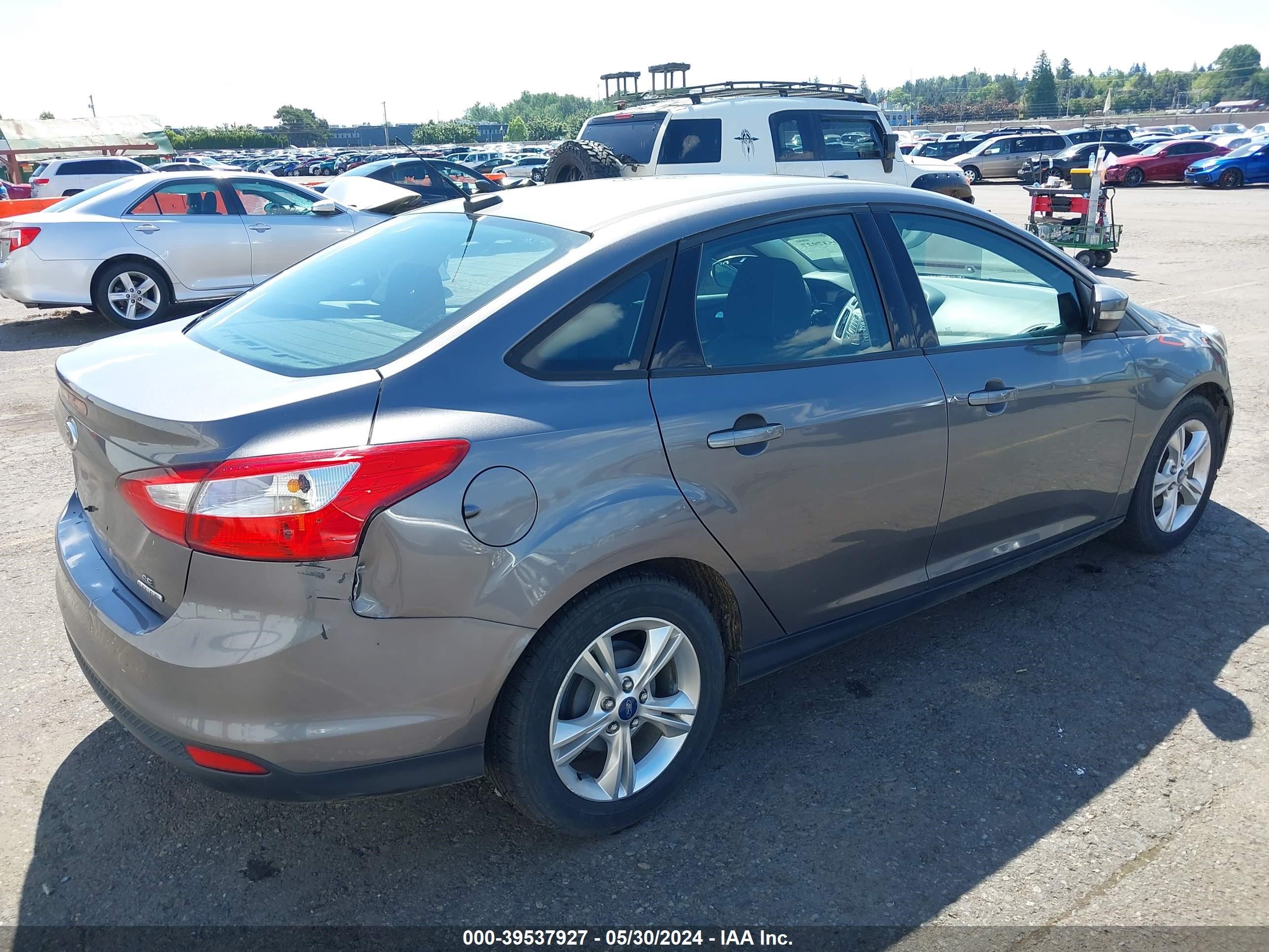 Photo 3 VIN: 1FADP3F27DL258095 - FORD FOCUS 