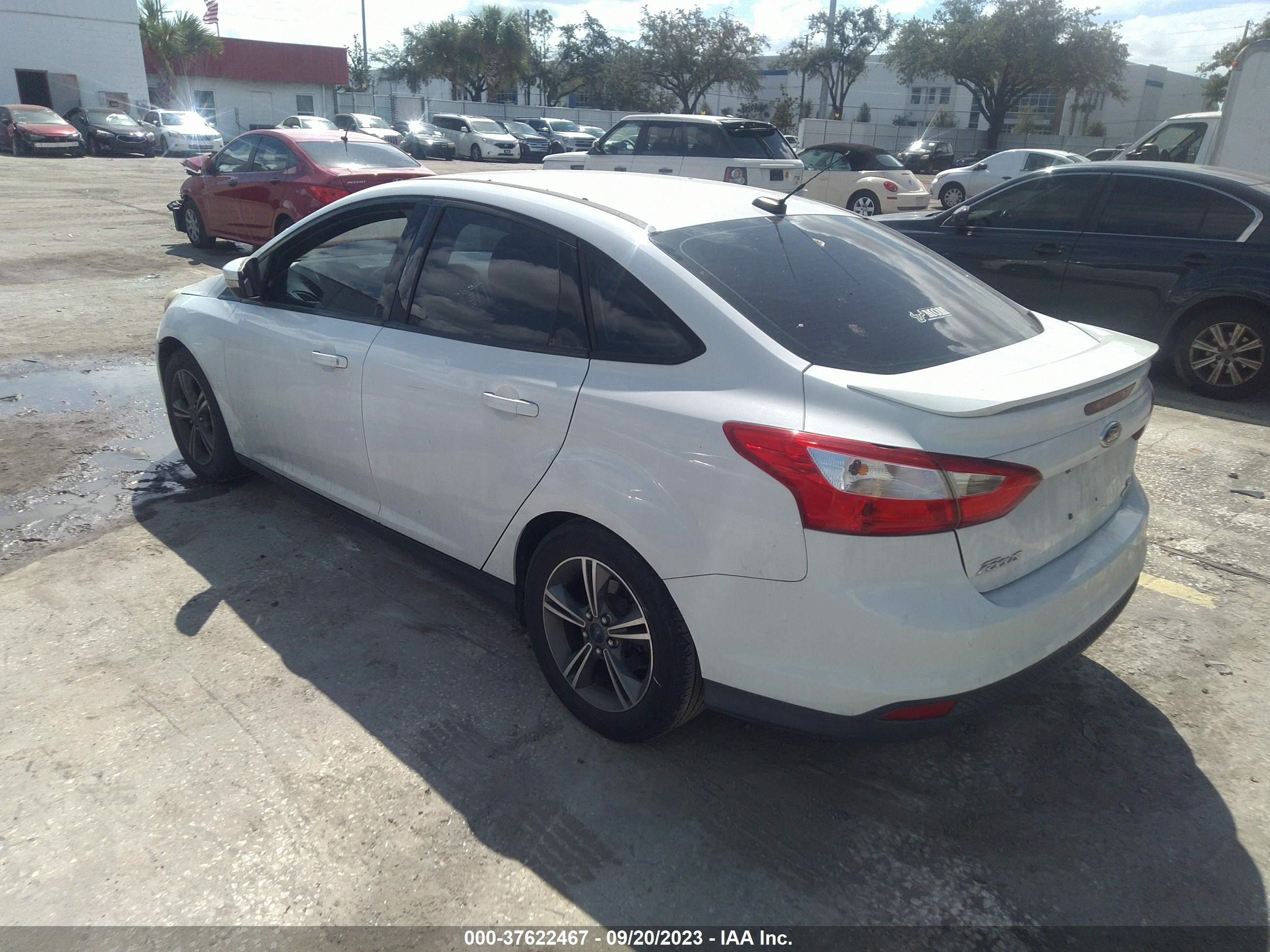 Photo 2 VIN: 1FADP3F27EL309502 - FORD FOCUS 