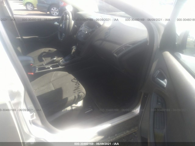 Photo 4 VIN: 1FADP3F27HL233025 - FORD FOCUS 