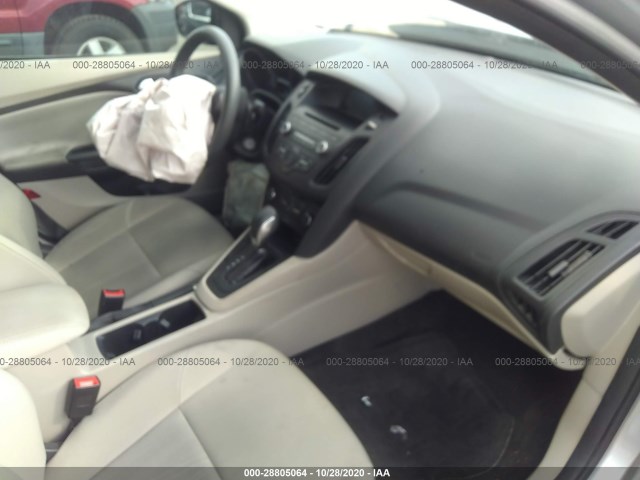 Photo 4 VIN: 1FADP3F27HL327311 - FORD FOCUS 