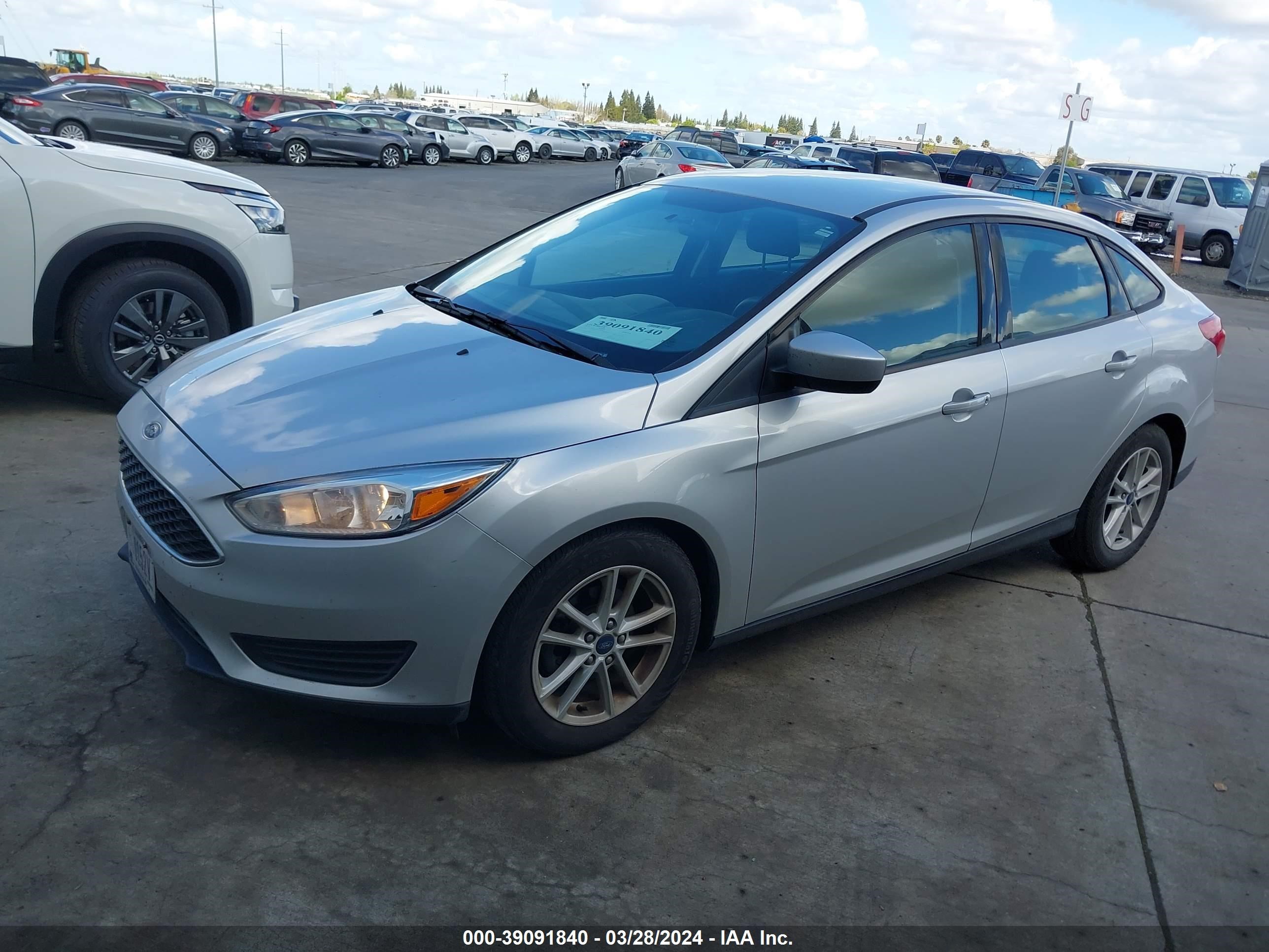 Photo 1 VIN: 1FADP3F27JL328609 - FORD FOCUS SE 