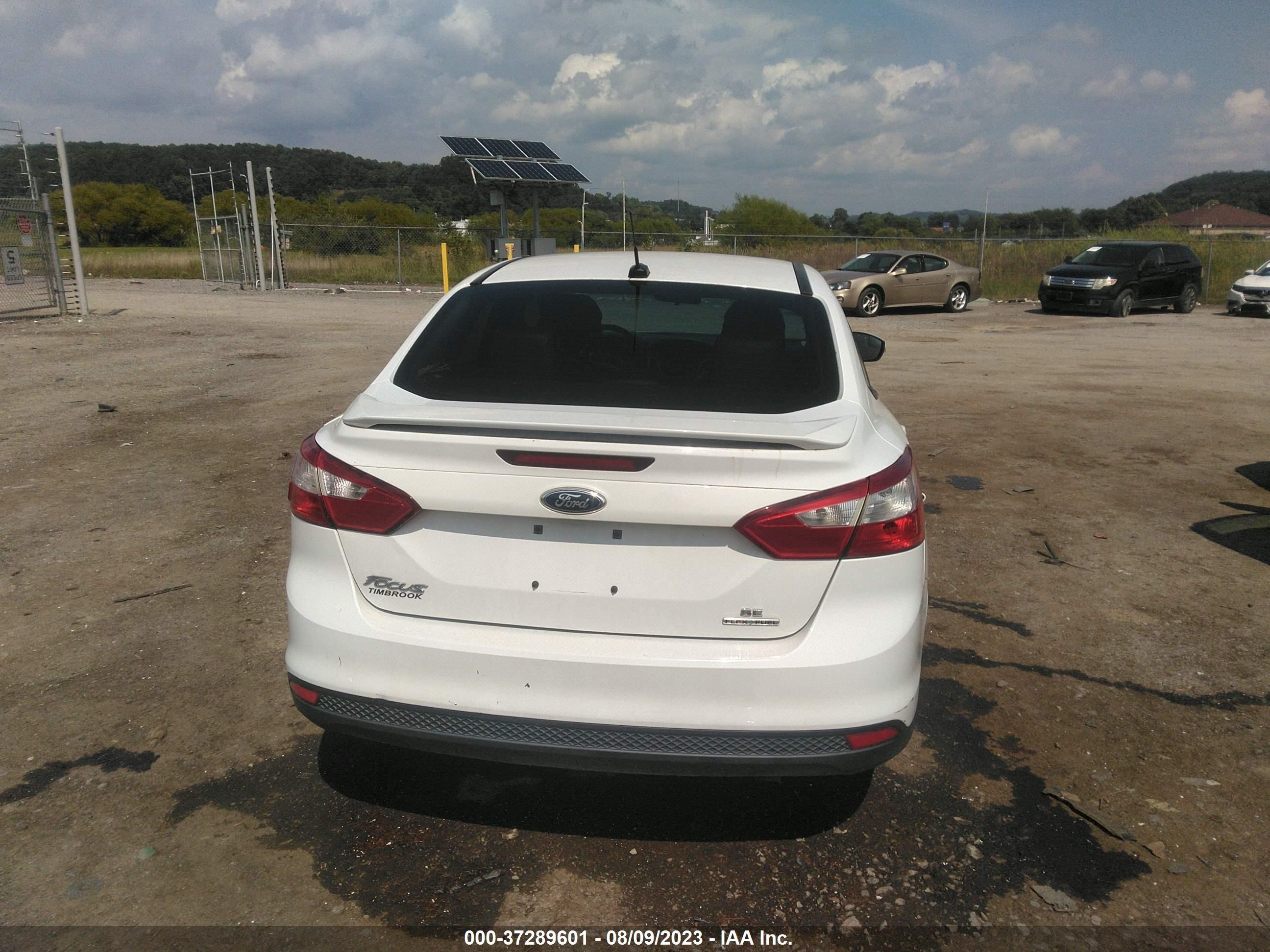 Photo 15 VIN: 1FADP3F28DL136555 - FORD FOCUS 