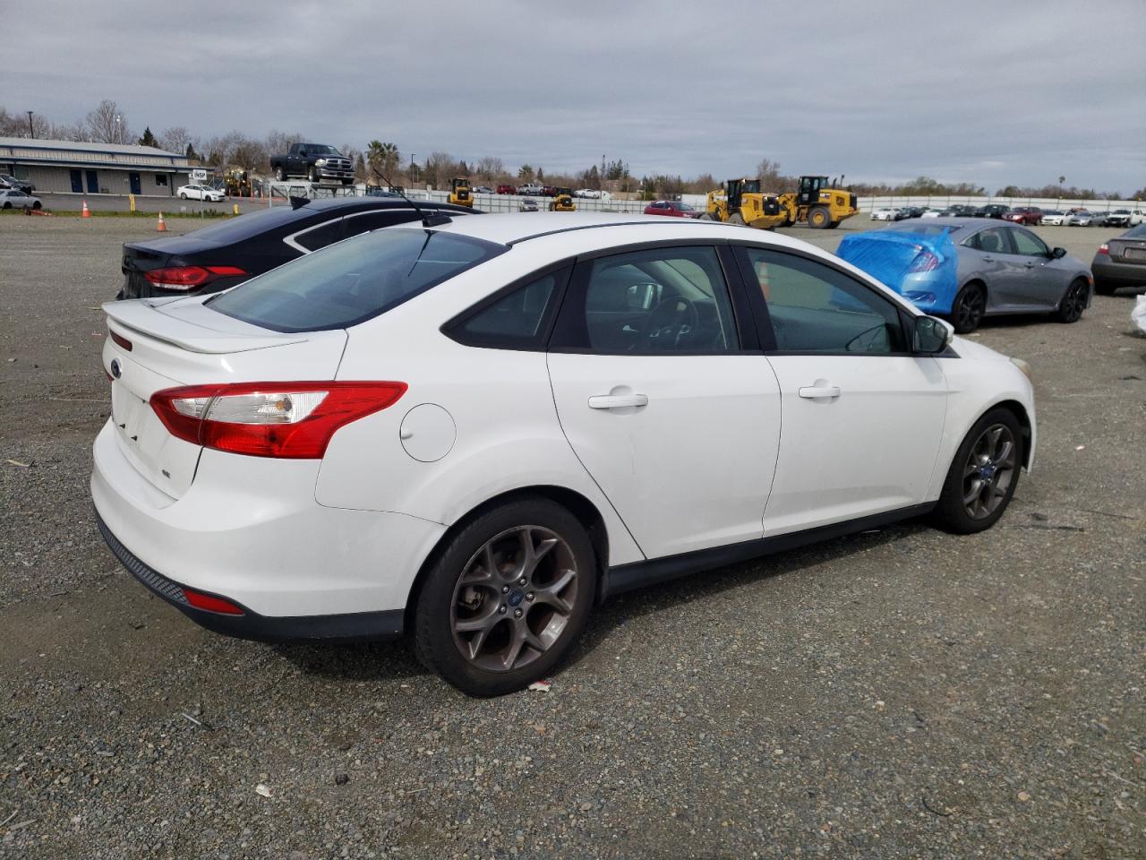 Photo 2 VIN: 1FADP3F28DL145837 - FORD FOCUS 