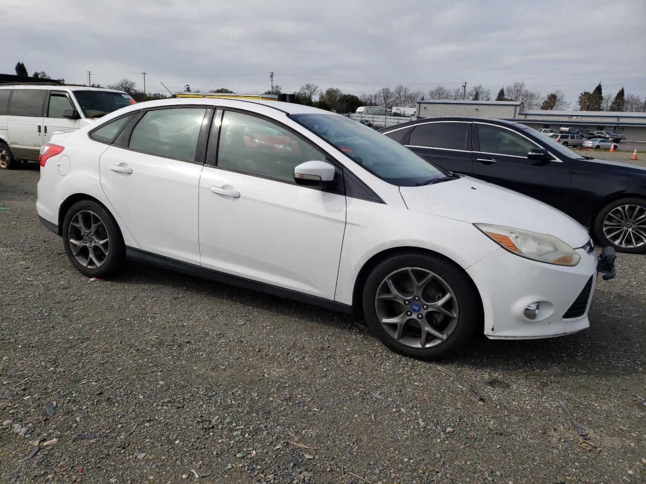 Photo 3 VIN: 1FADP3F28DL145837 - FORD FOCUS 