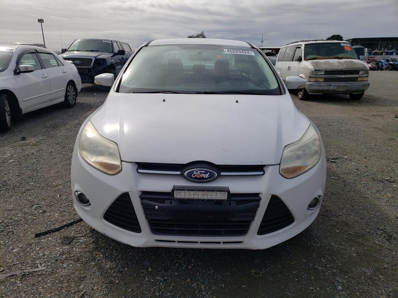 Photo 4 VIN: 1FADP3F28DL145837 - FORD FOCUS 