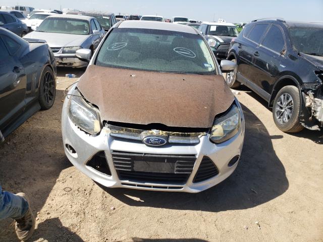 Photo 8 VIN: 1FADP3F28DL381436 - FORD FOCUS SE 