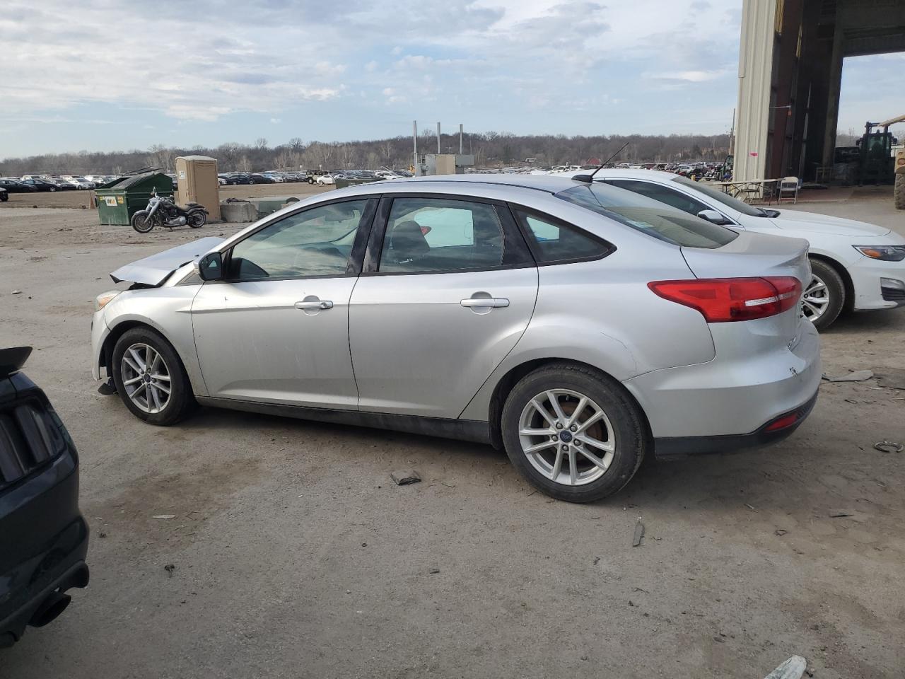 Photo 1 VIN: 1FADP3F28FL256424 - FORD FOCUS 