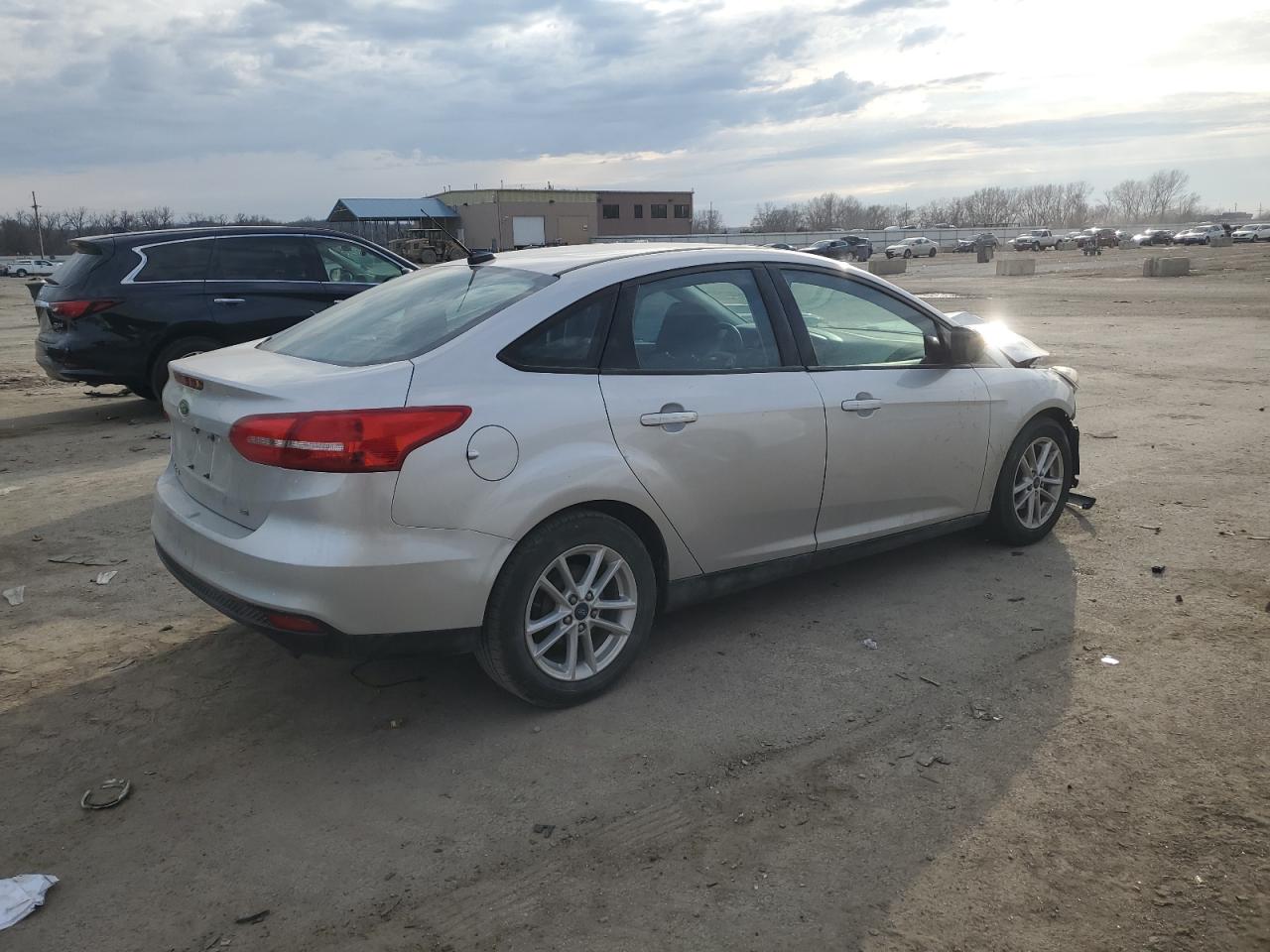 Photo 2 VIN: 1FADP3F28FL256424 - FORD FOCUS 