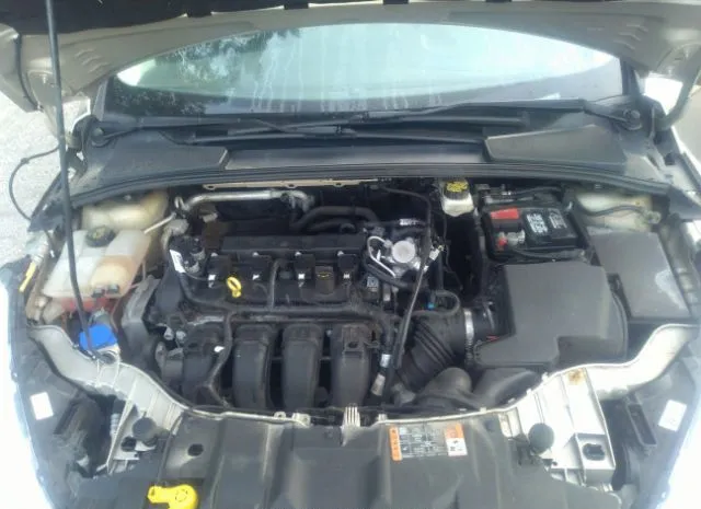 Photo 9 VIN: 1FADP3F28HL249931 - FORD FOCUS 