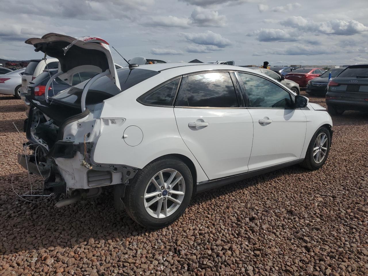 Photo 2 VIN: 1FADP3F28JL303542 - FORD FOCUS 