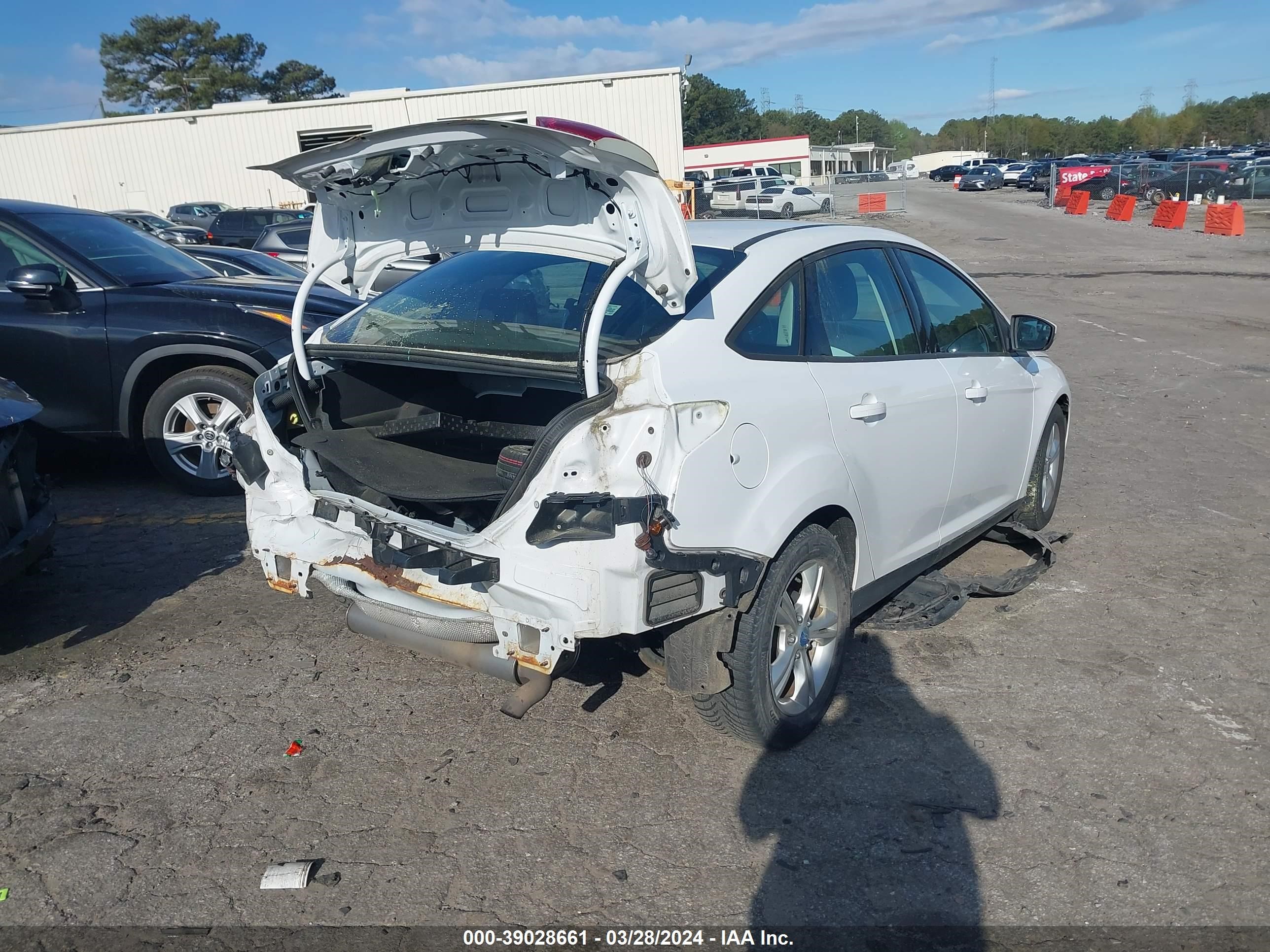 Photo 3 VIN: 1FADP3F29DL186039 - FORD FOCUS 