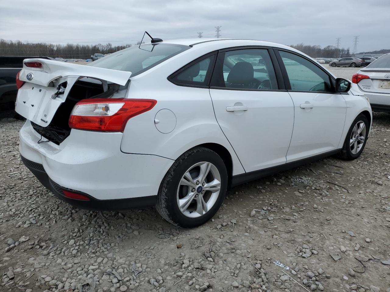 Photo 2 VIN: 1FADP3F29DL247311 - FORD FOCUS 