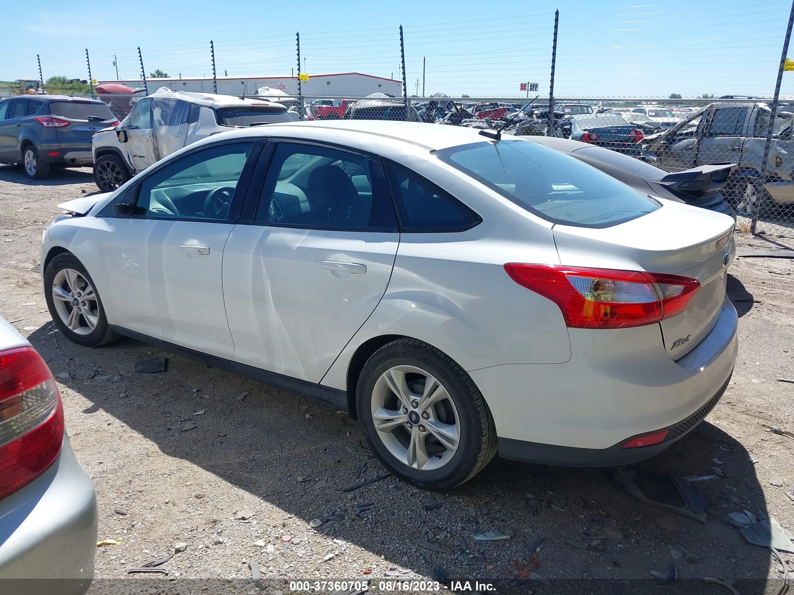 Photo 2 VIN: 1FADP3F29EL177679 - FORD FOCUS 