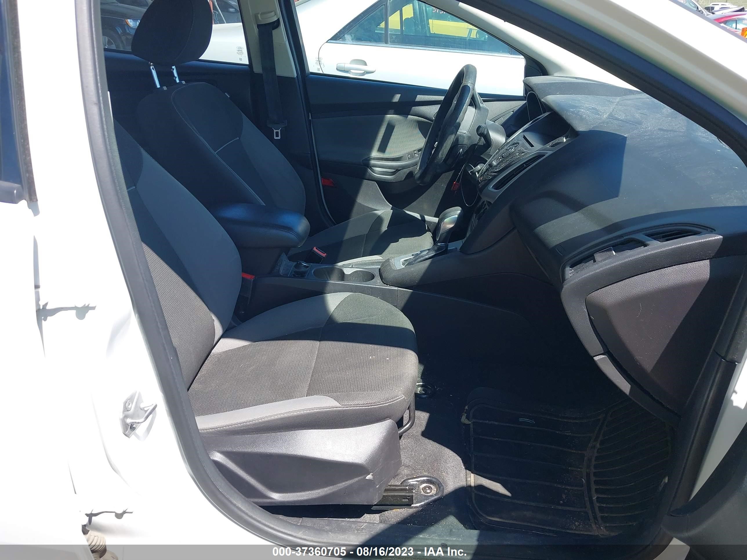 Photo 4 VIN: 1FADP3F29EL177679 - FORD FOCUS 