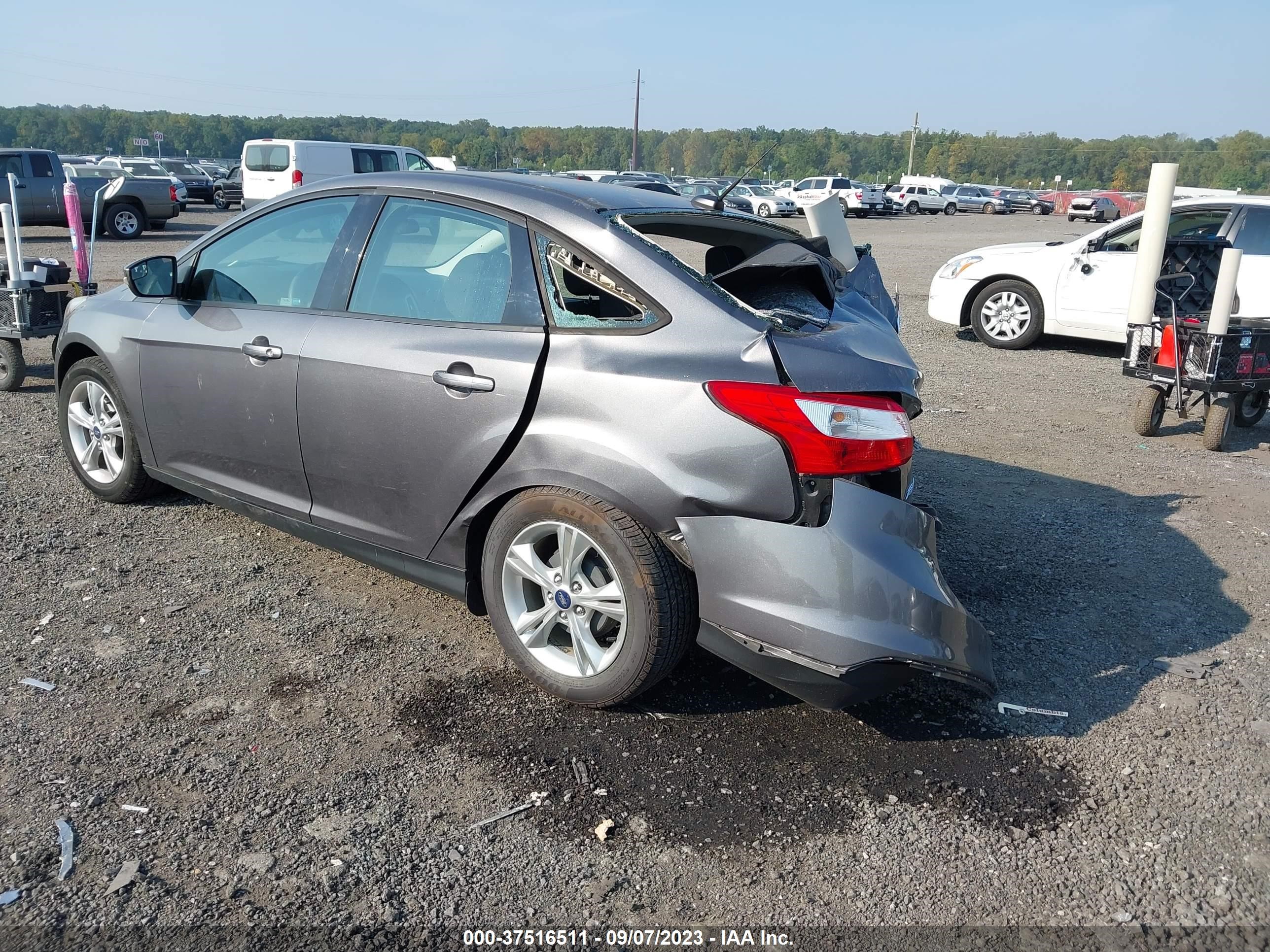 Photo 2 VIN: 1FADP3F29EL267205 - FORD FOCUS 