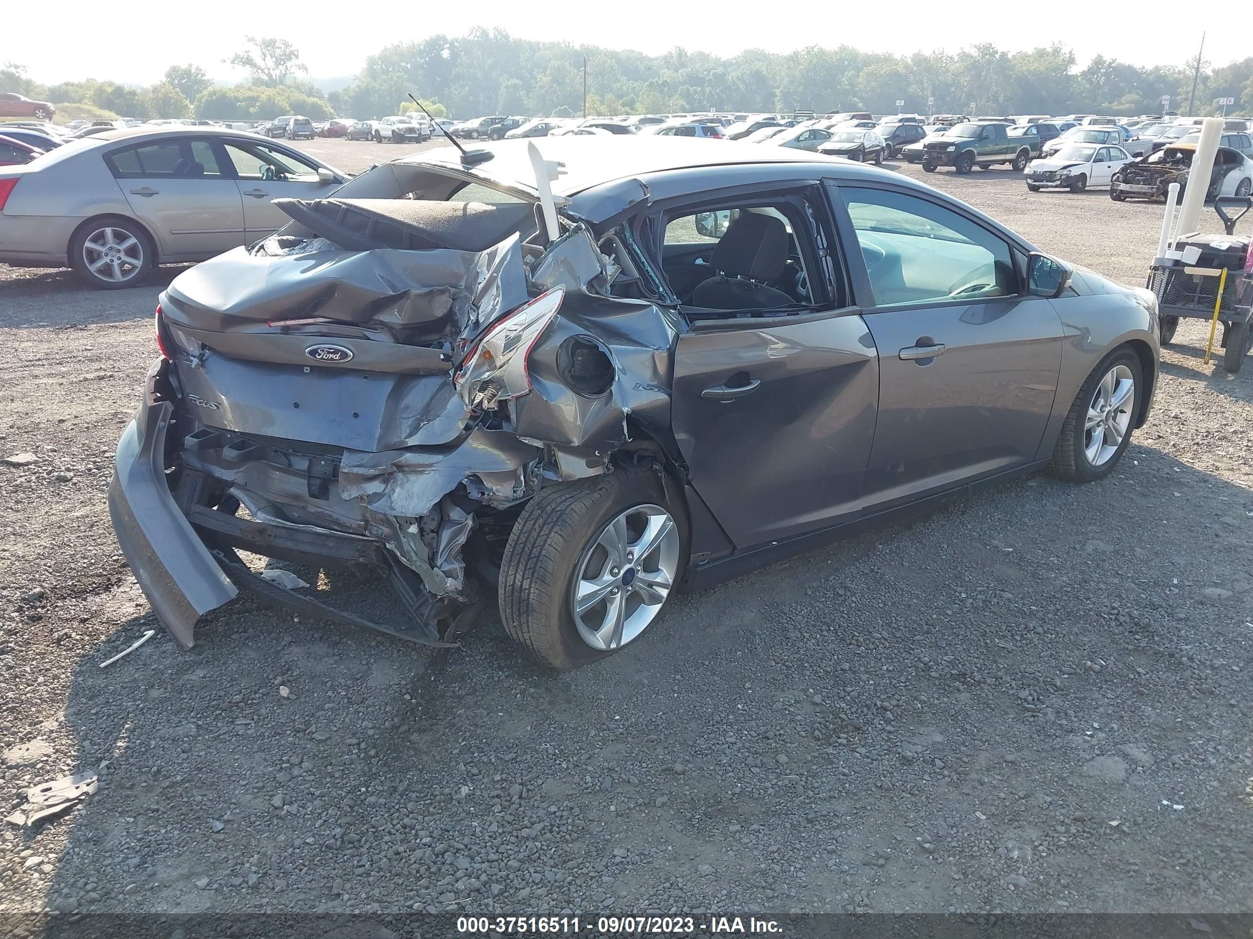 Photo 3 VIN: 1FADP3F29EL267205 - FORD FOCUS 