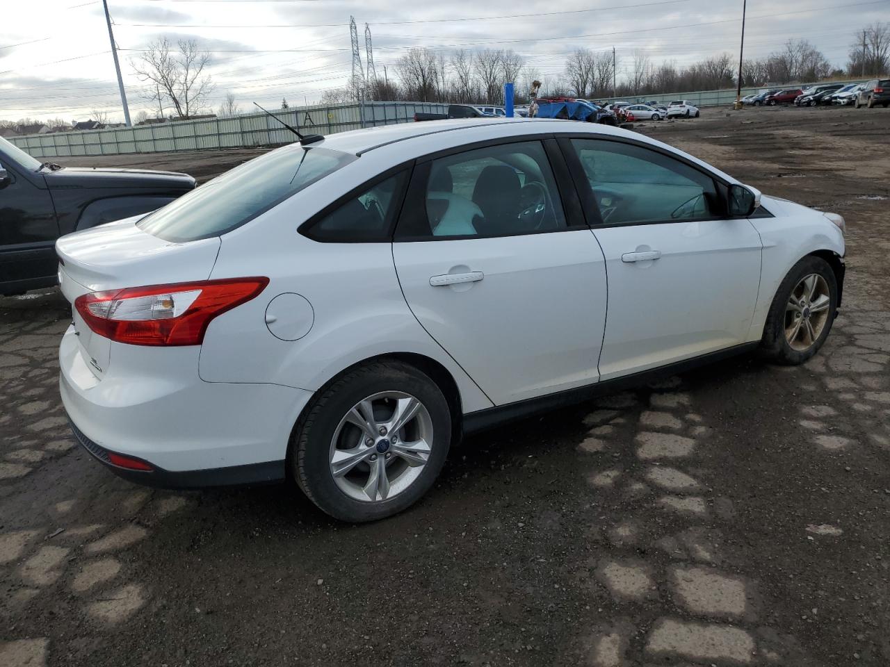 Photo 2 VIN: 1FADP3F29EL313681 - FORD FOCUS 