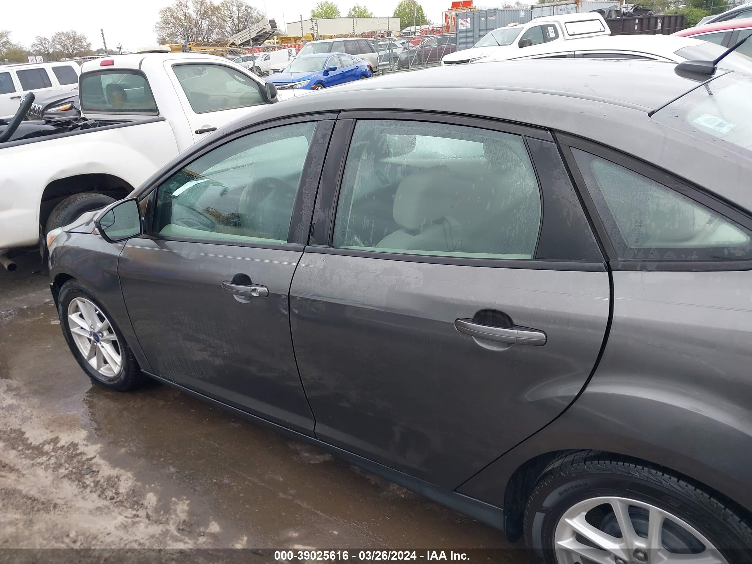 Photo 13 VIN: 1FADP3F29GL249323 - FORD FOCUS 