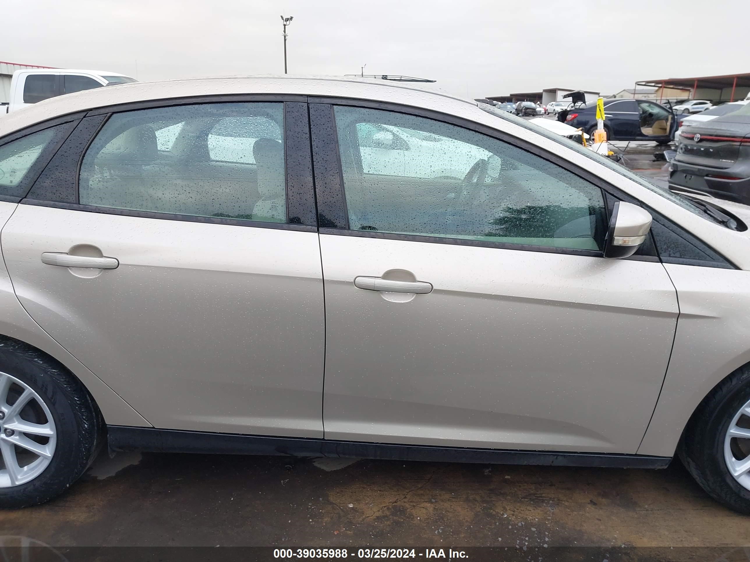 Photo 12 VIN: 1FADP3F29HL318769 - FORD FOCUS 