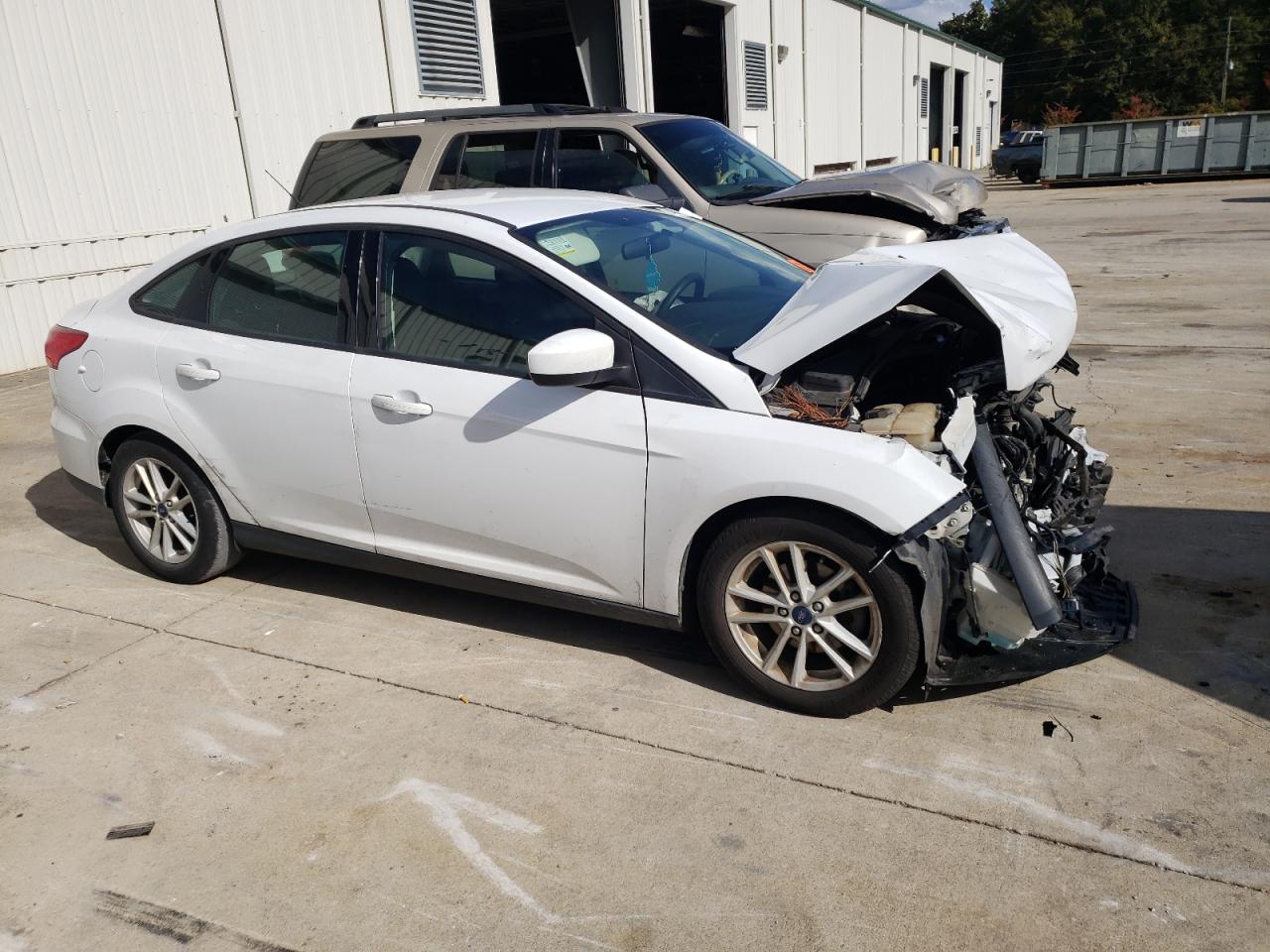 Photo 3 VIN: 1FADP3F29JL295404 - FORD FOCUS 