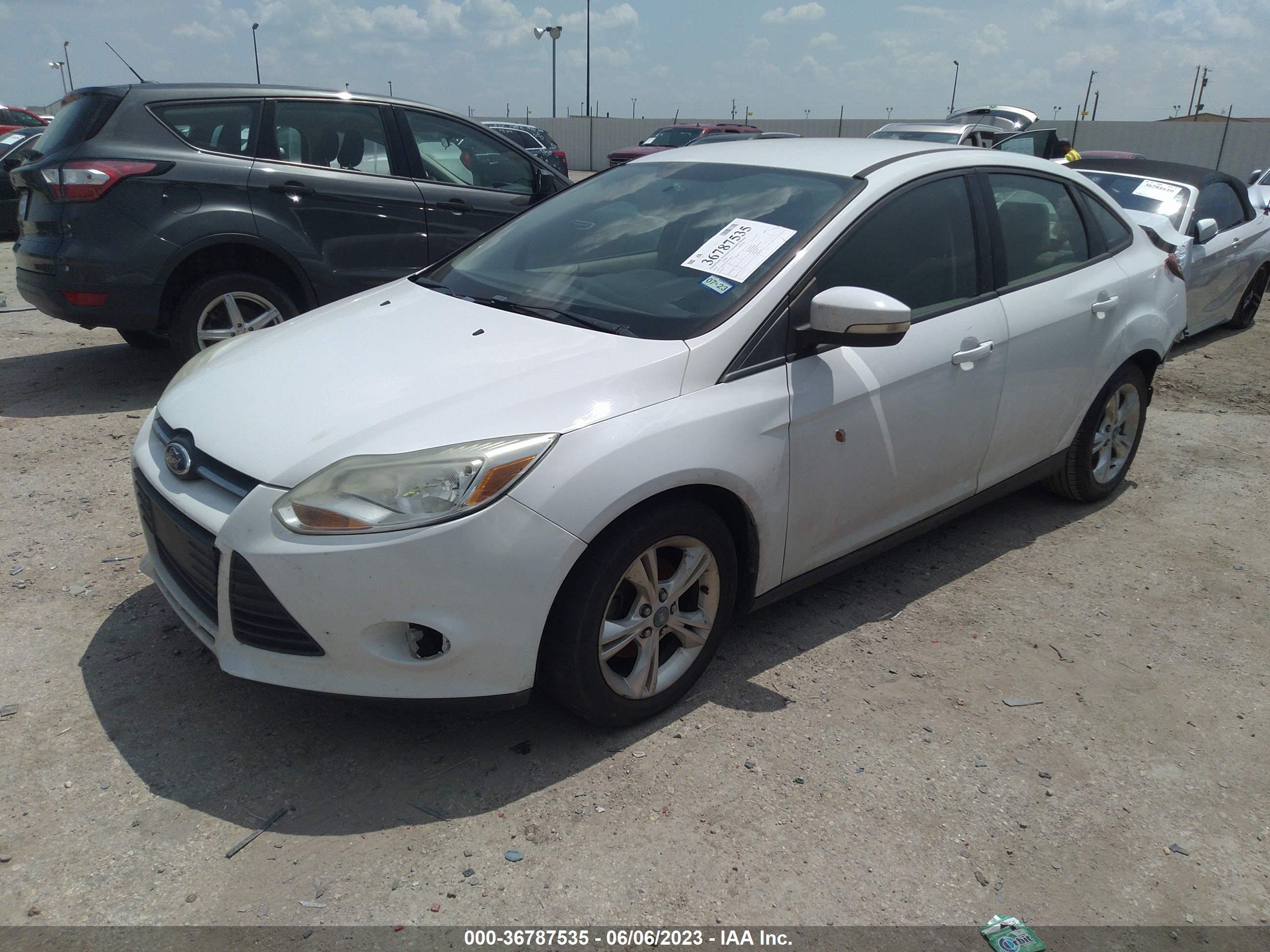 Photo 1 VIN: 1FADP3F2XDL138064 - FORD FOCUS 