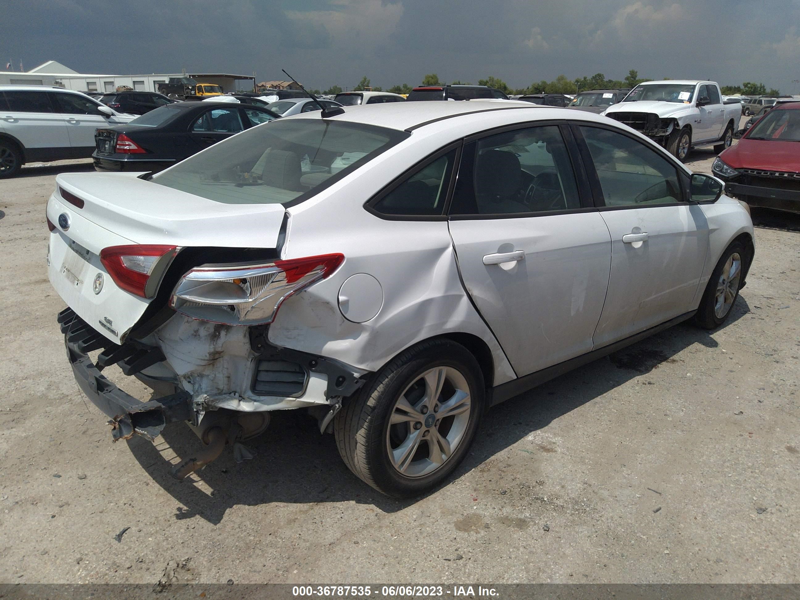 Photo 3 VIN: 1FADP3F2XDL138064 - FORD FOCUS 