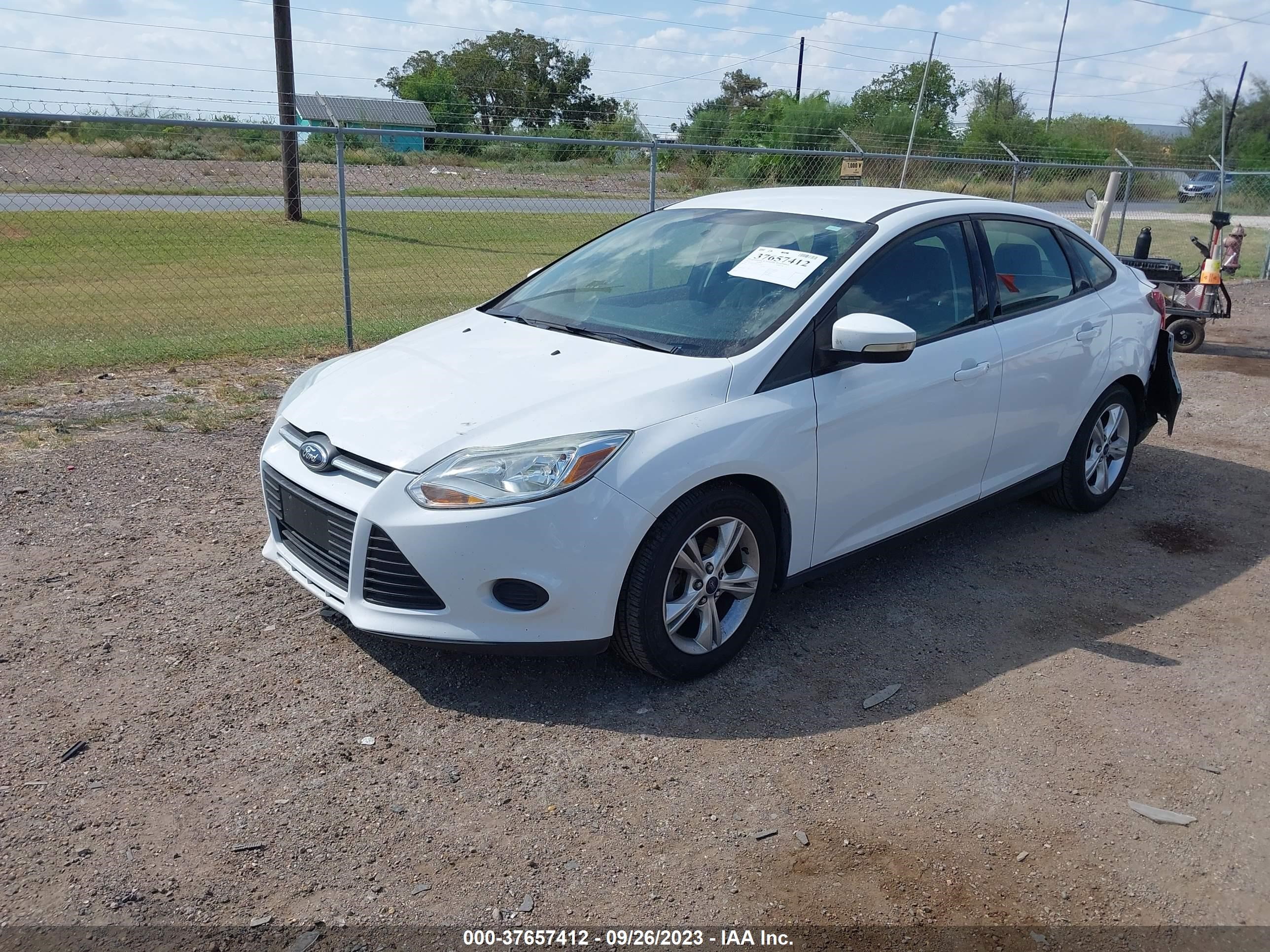 Photo 1 VIN: 1FADP3F2XEL245956 - FORD FOCUS 