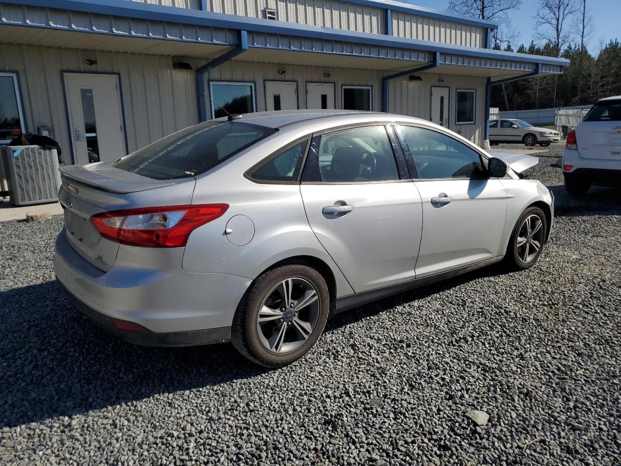 Photo 2 VIN: 1FADP3F2XEL257783 - FORD FOCUS 