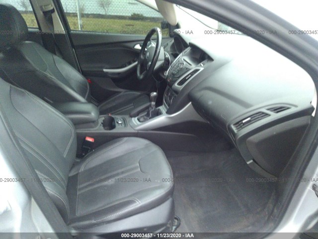 Photo 4 VIN: 1FADP3F2XEL258674 - FORD FOCUS 