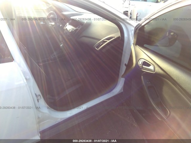 Photo 4 VIN: 1FADP3FE2JL227486 - FORD FOCUS 