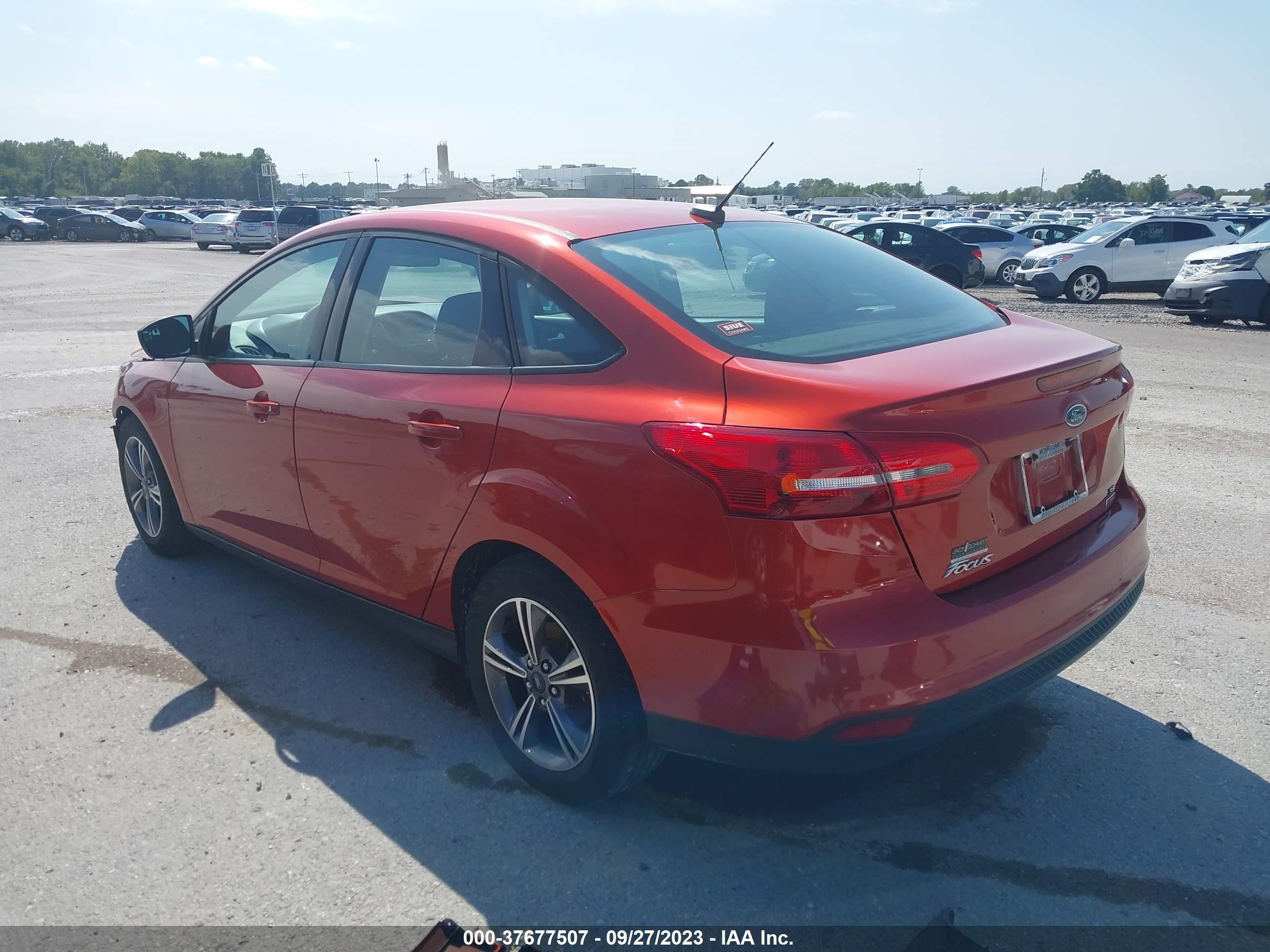 Photo 2 VIN: 1FADP3FE2JL255496 - FORD FOCUS 