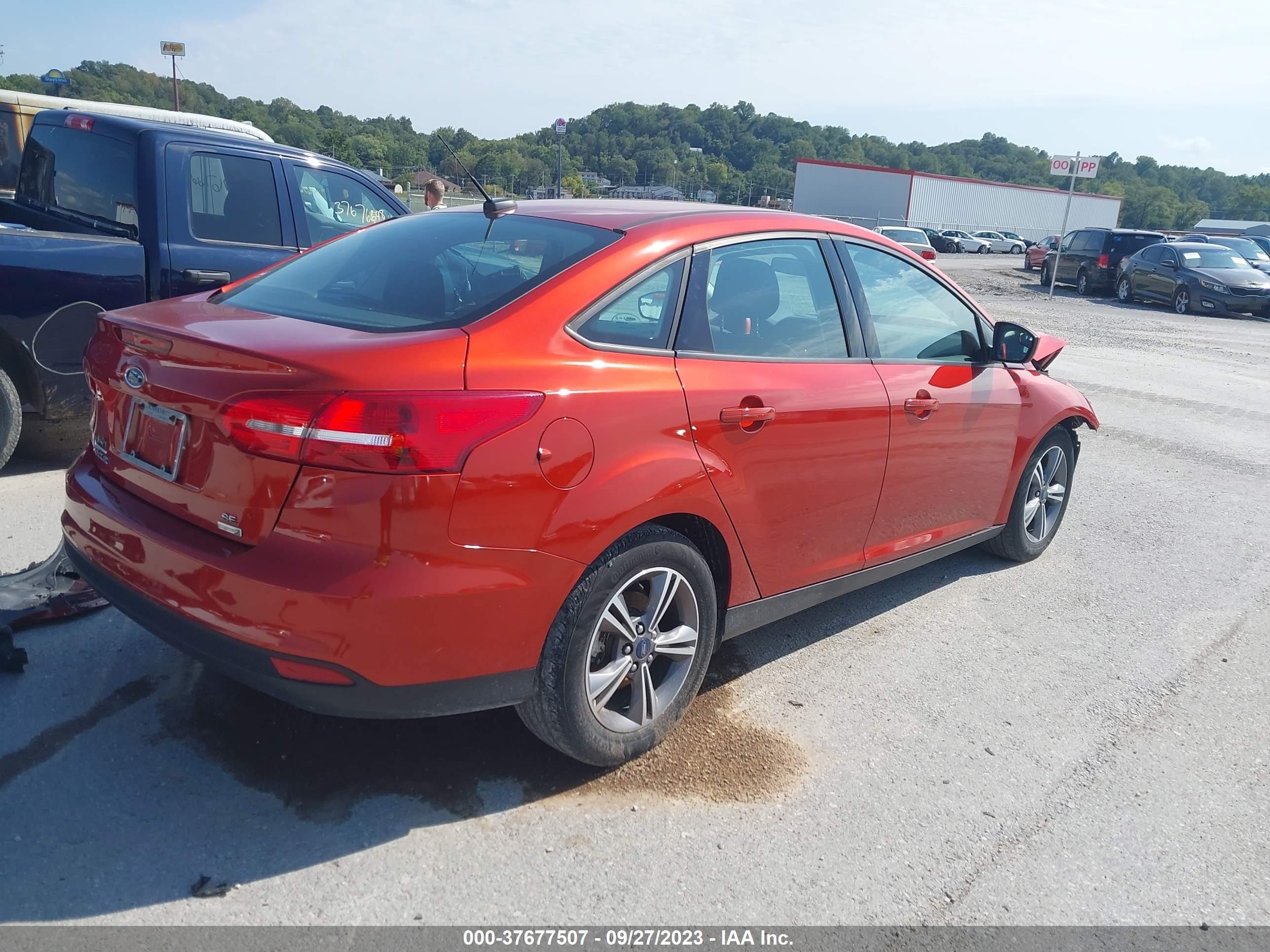 Photo 3 VIN: 1FADP3FE2JL255496 - FORD FOCUS 