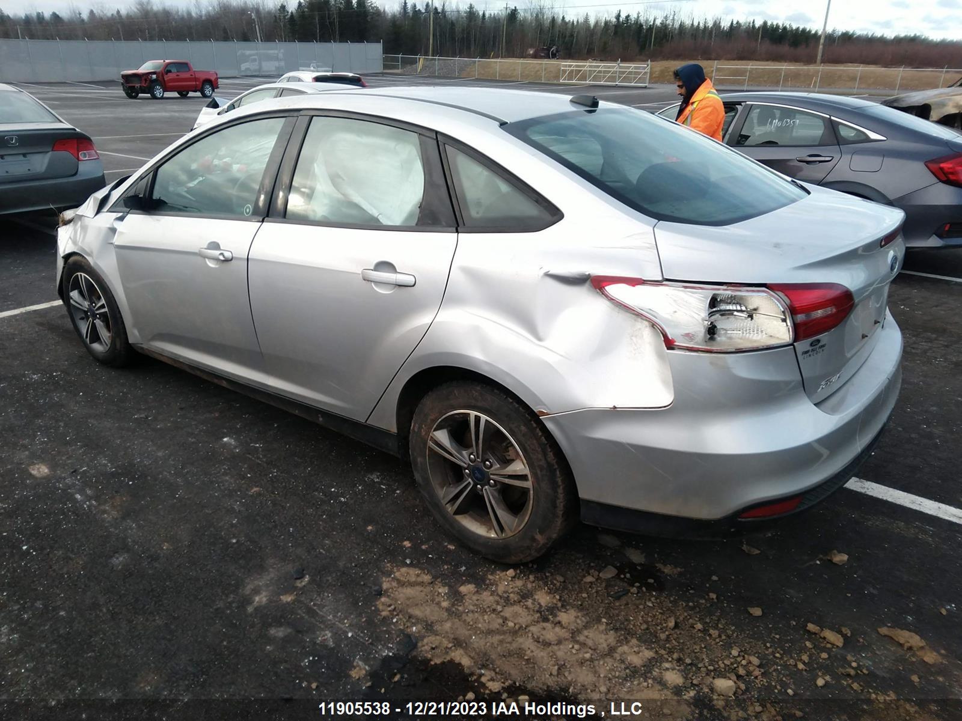 Photo 2 VIN: 1FADP3FE4HL321055 - FORD FOCUS 