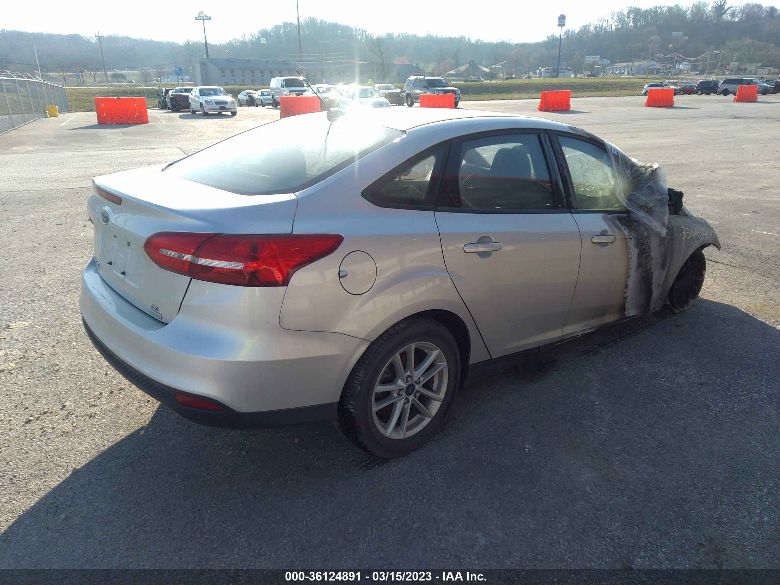 Photo 3 VIN: 1FADP3FE7HL264169 - FORD FOCUS 