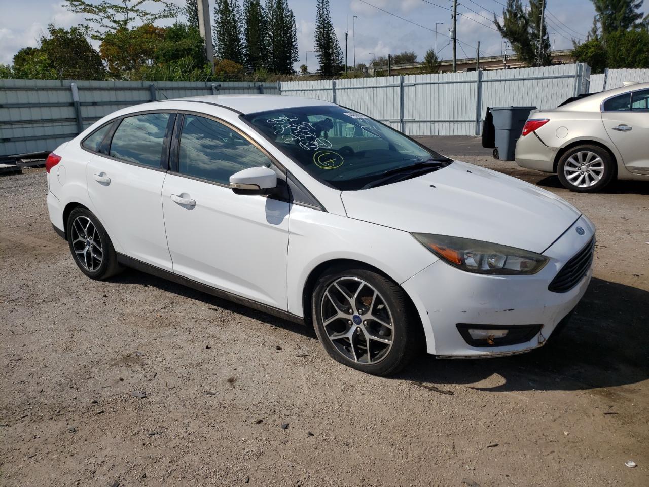 Photo 3 VIN: 1FADP3FE7HL292389 - FORD FOCUS 