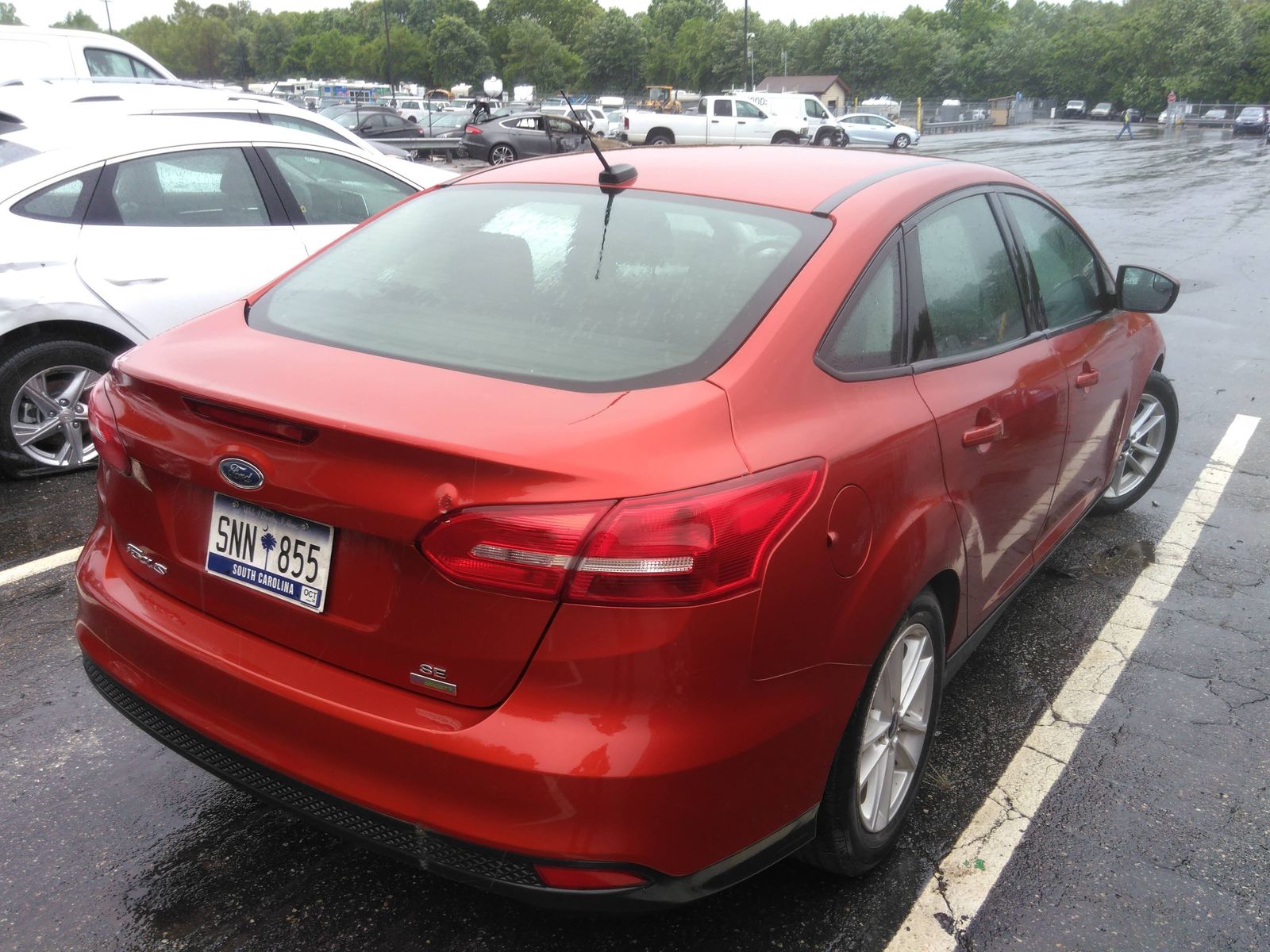 Photo 2 VIN: 1FADP3FEXJL242740 - FORD FOCUS FWD 3C 