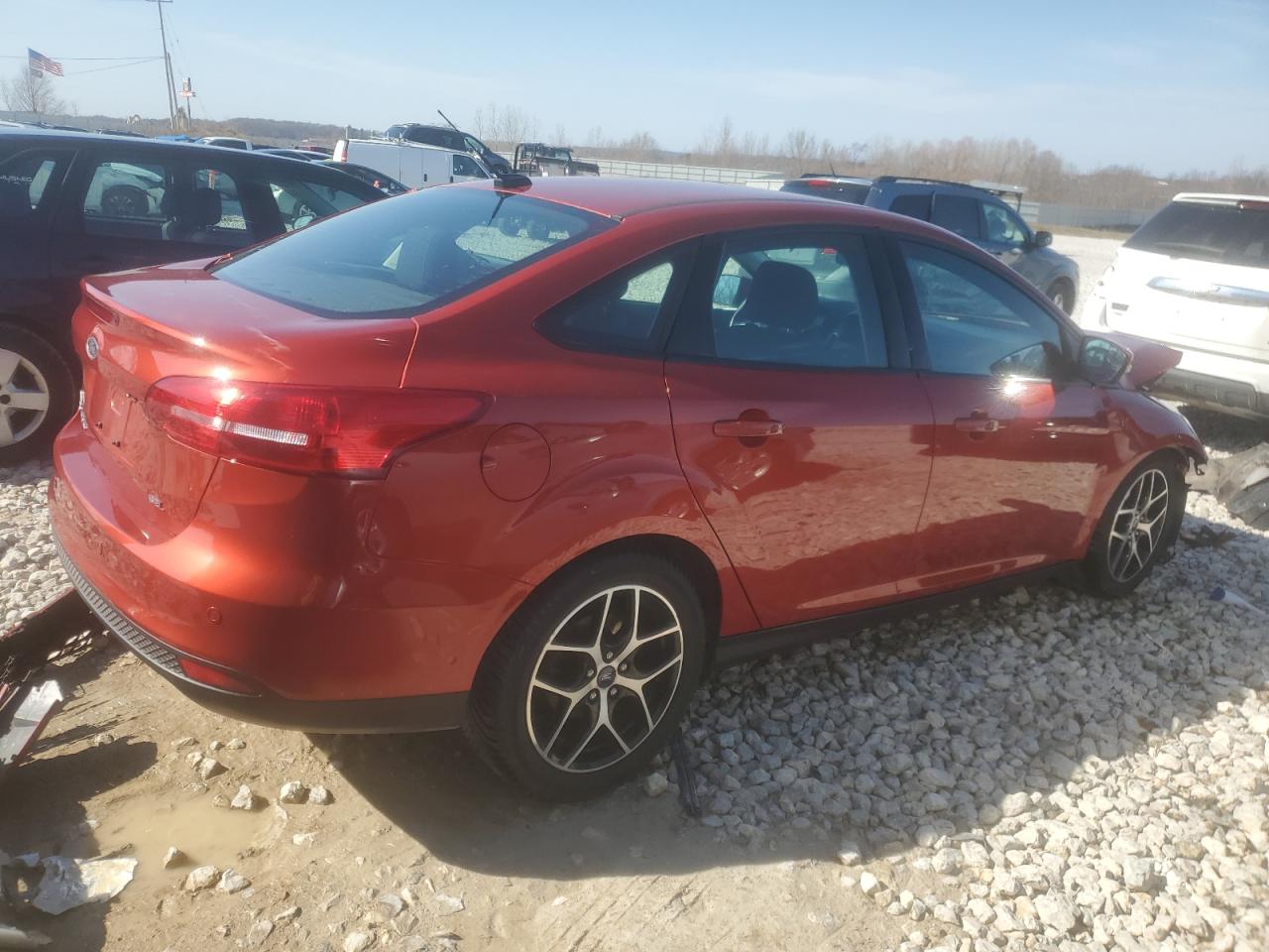 Photo 2 VIN: 1FADP3H20JL239042 - FORD FOCUS 