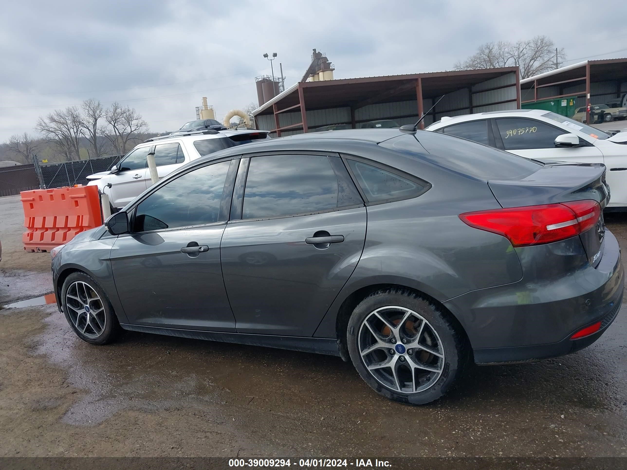 Photo 13 VIN: 1FADP3H20JL312099 - FORD FOCUS 