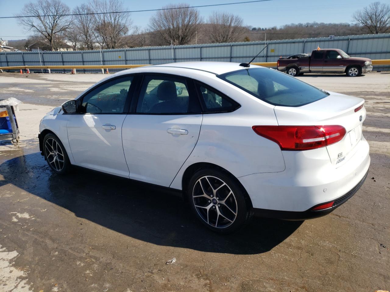 Photo 1 VIN: 1FADP3H26HL293956 - FORD FOCUS 