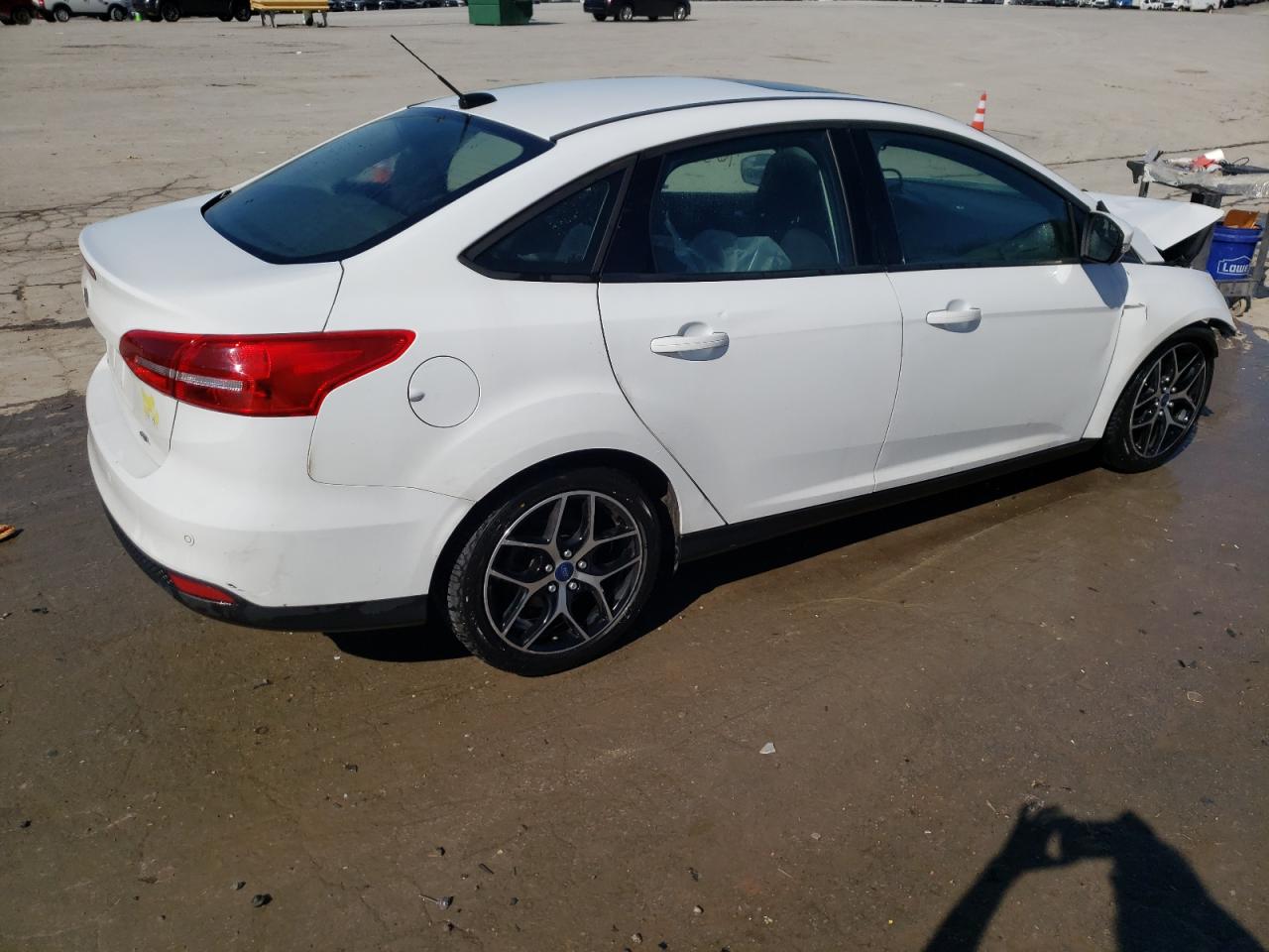 Photo 2 VIN: 1FADP3H26HL293956 - FORD FOCUS 