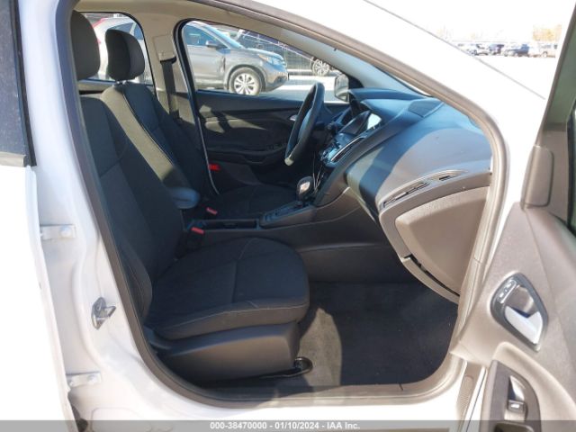 Photo 4 VIN: 1FADP3H26JL201346 - FORD FOCUS 