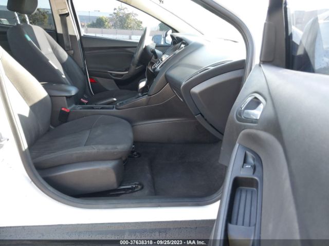 Photo 4 VIN: 1FADP3H28HL247237 - FORD FOCUS 