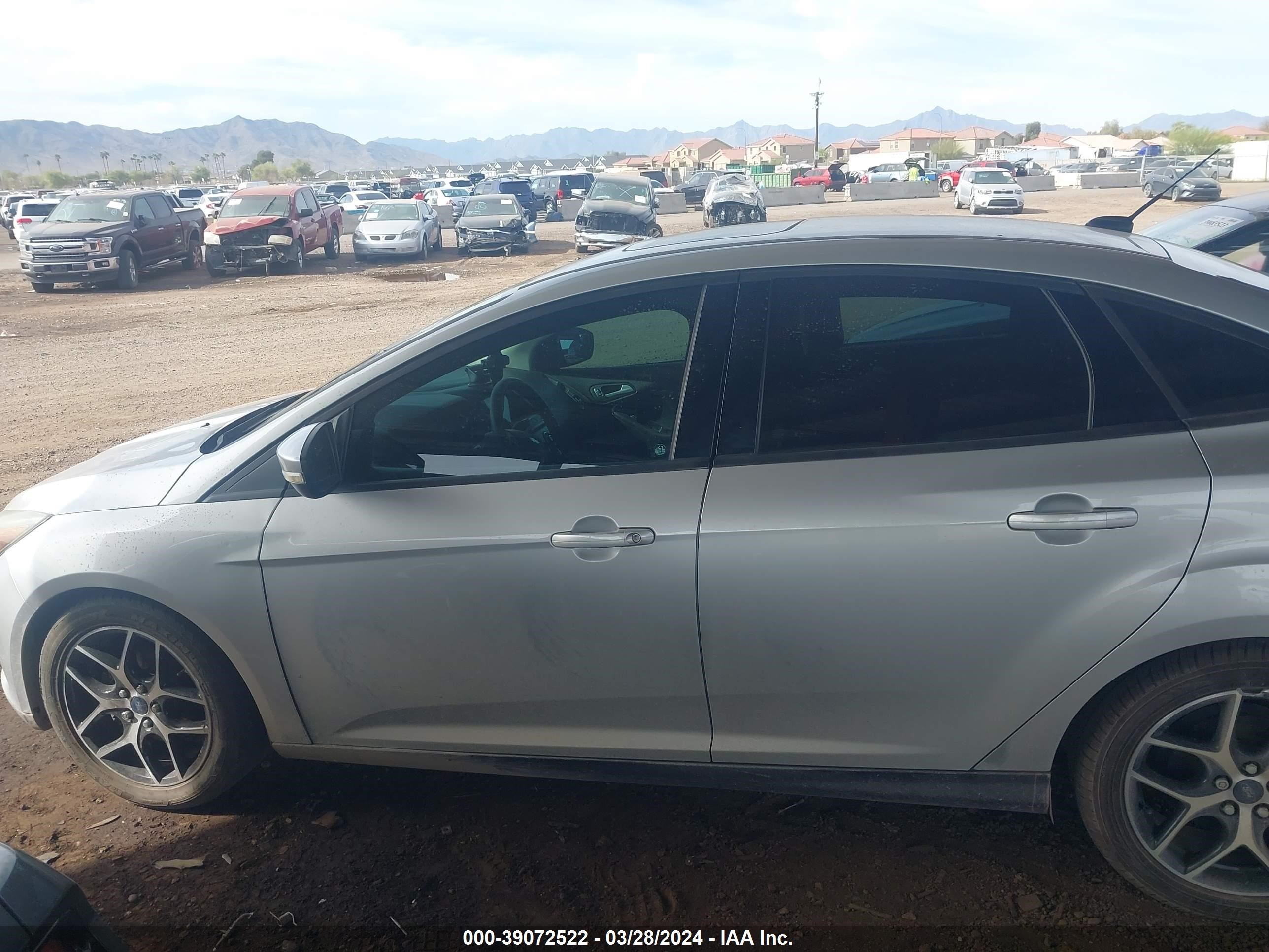 Photo 13 VIN: 1FADP3H29HL257582 - FORD FOCUS 