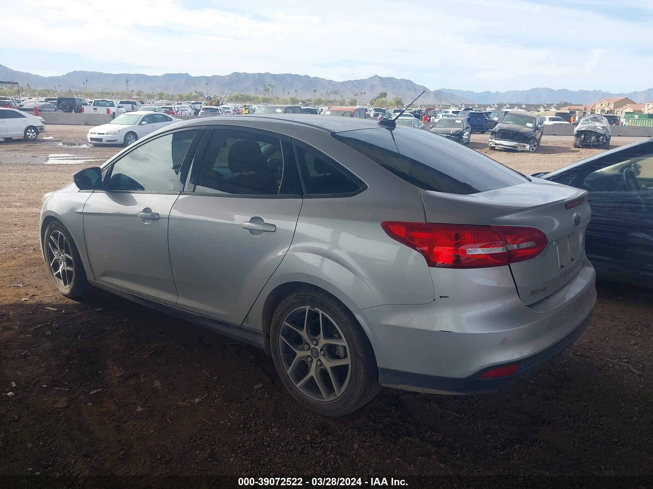 Photo 2 VIN: 1FADP3H29HL257582 - FORD FOCUS 