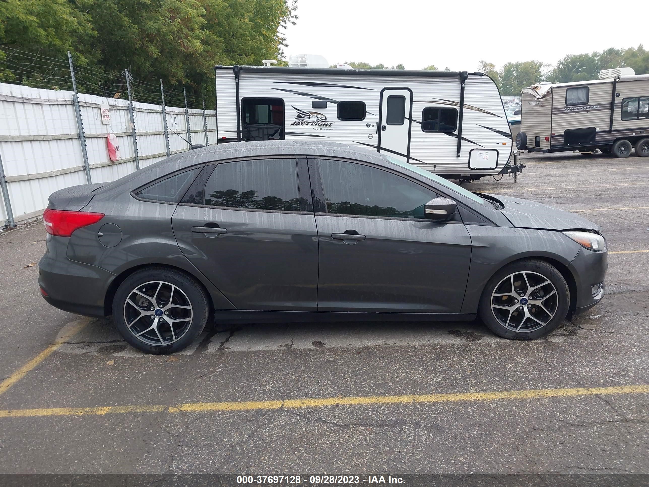 Photo 12 VIN: 1FADP3H2XJL311056 - FORD FOCUS 