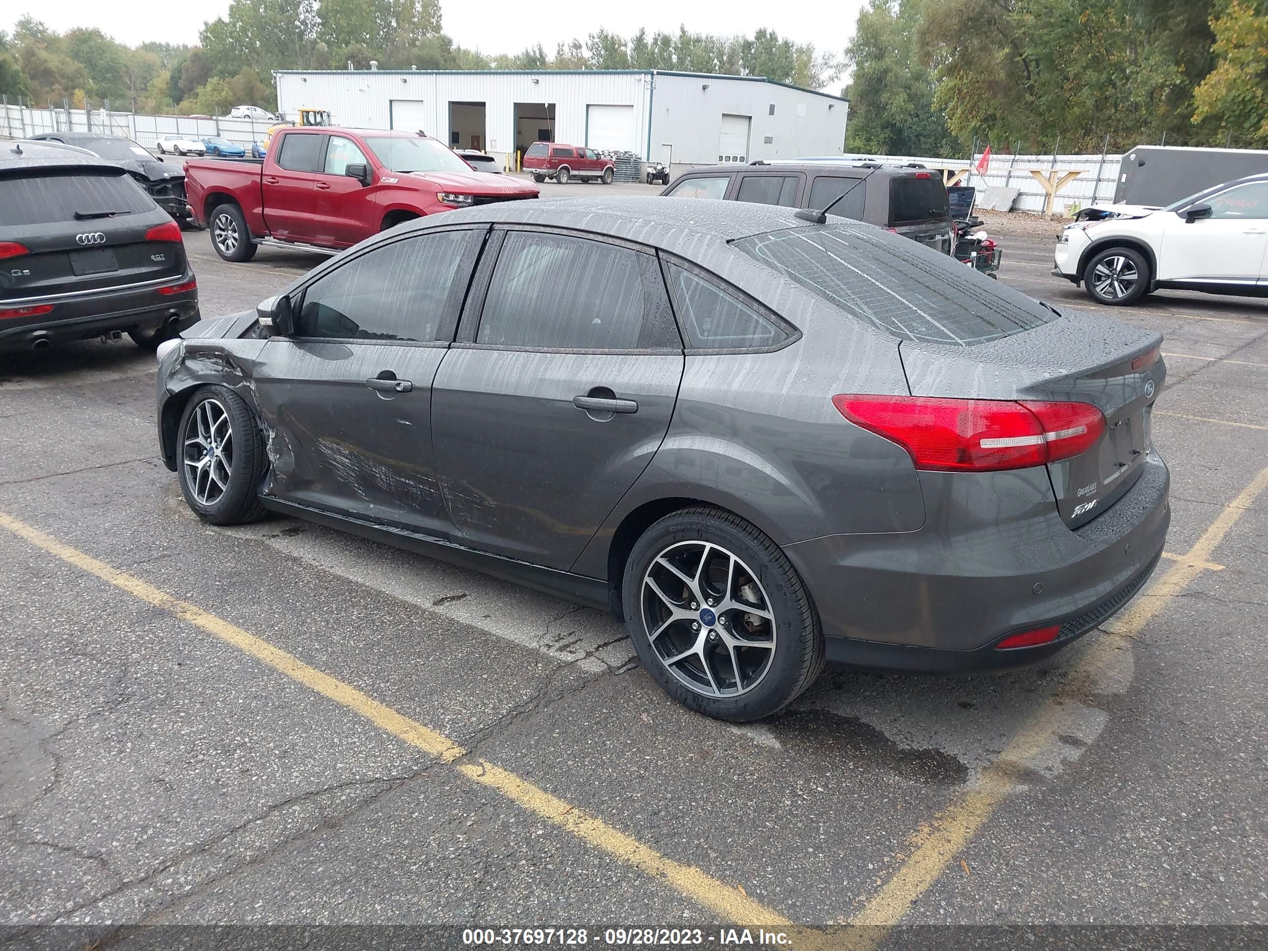 Photo 2 VIN: 1FADP3H2XJL311056 - FORD FOCUS 