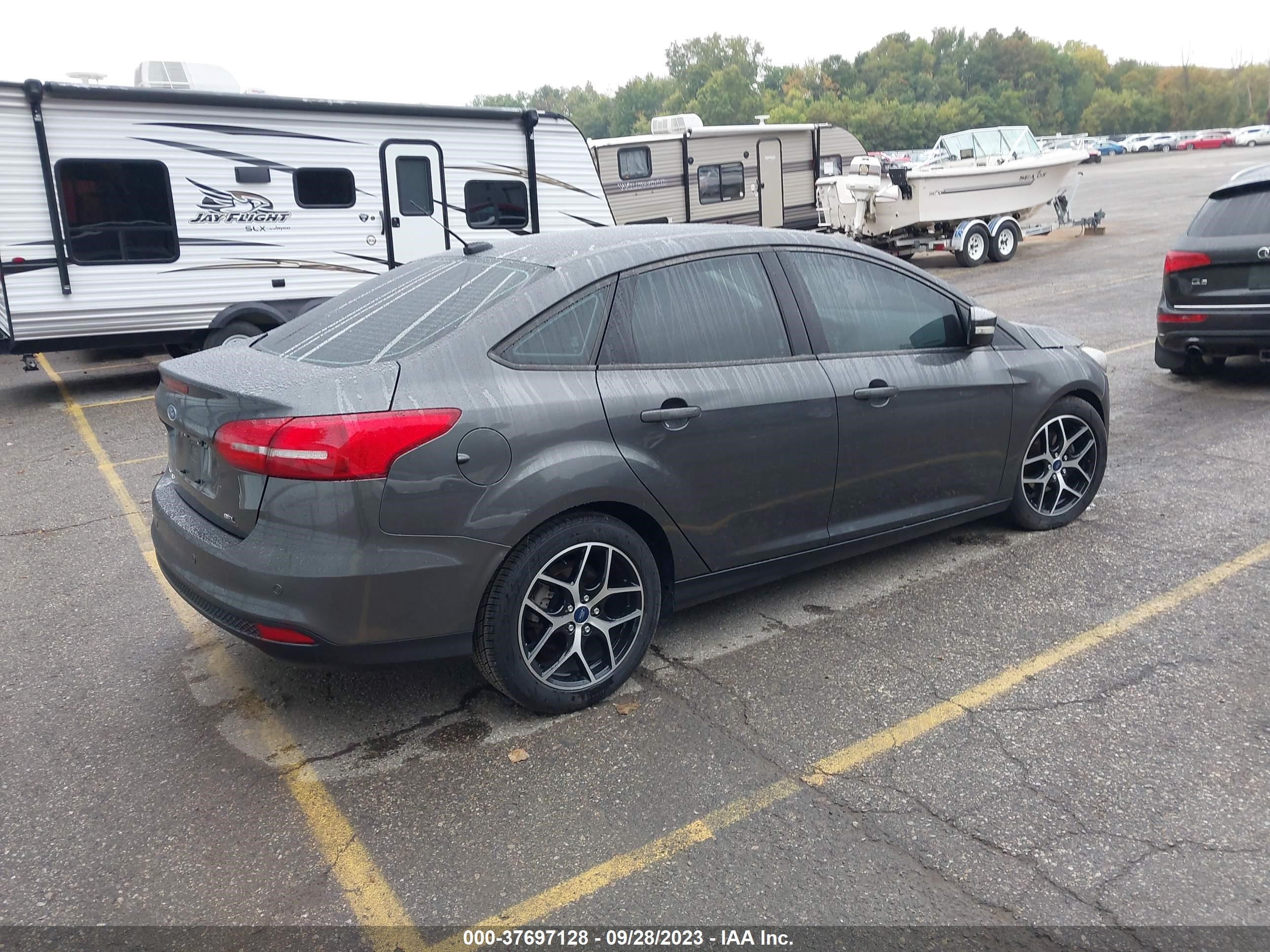 Photo 3 VIN: 1FADP3H2XJL311056 - FORD FOCUS 